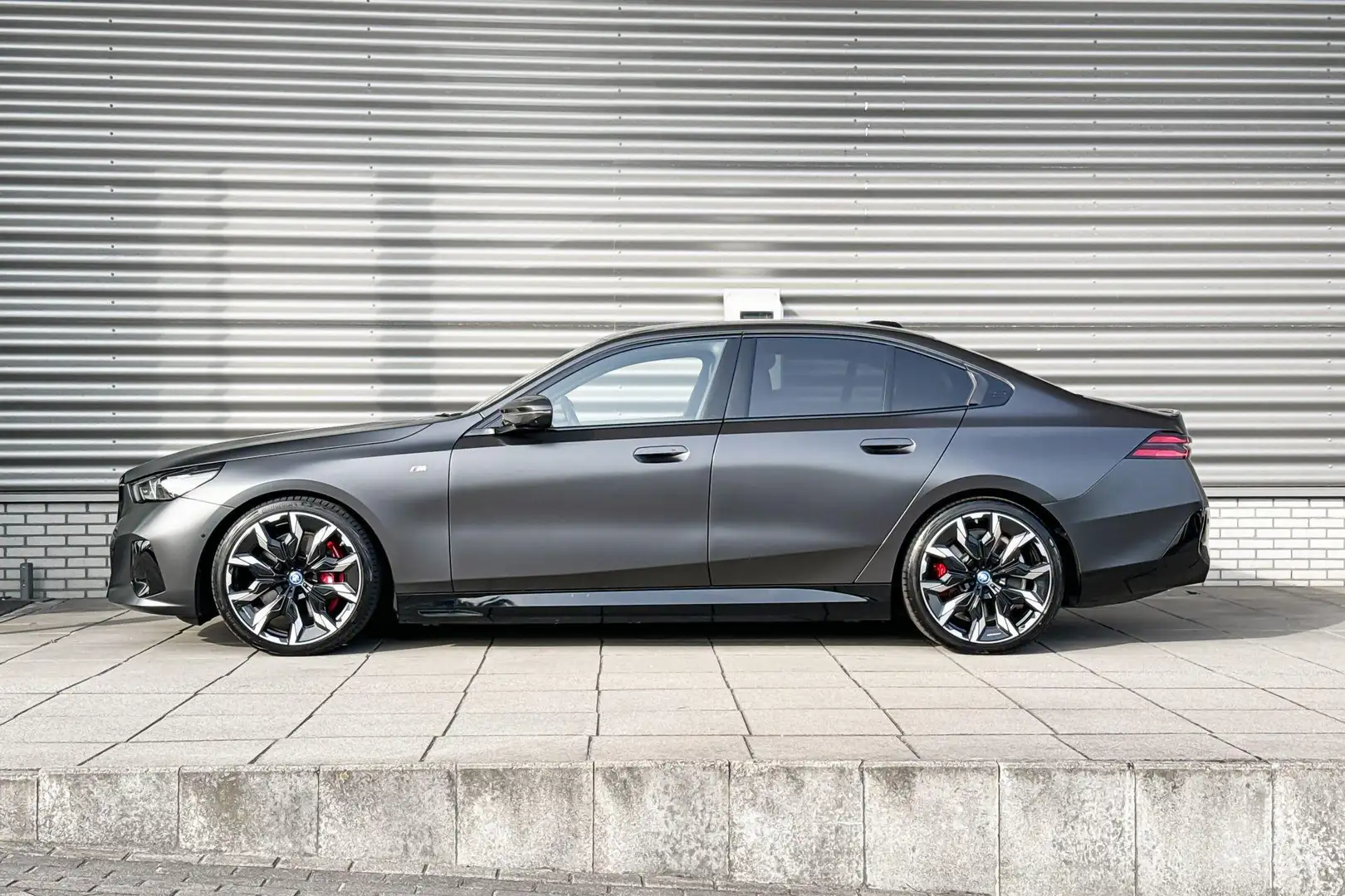 BMW i5 Sedan M60 xDrive 84 kWh Grijs - 2