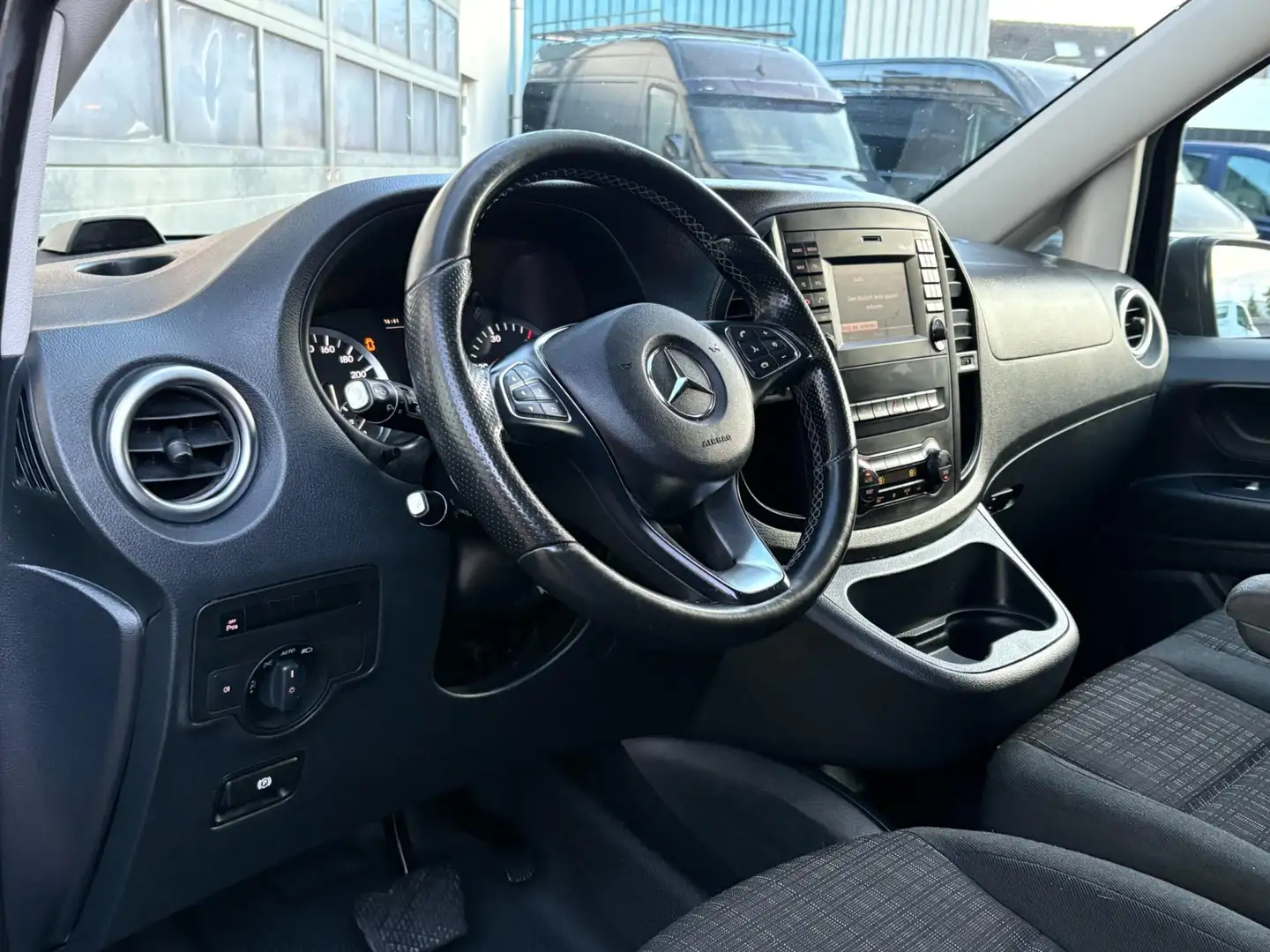 Mercedes-Benz Vito 114CDI 2.2 140pk Autom. Navi Camera Clima Cruise Blauw - 2