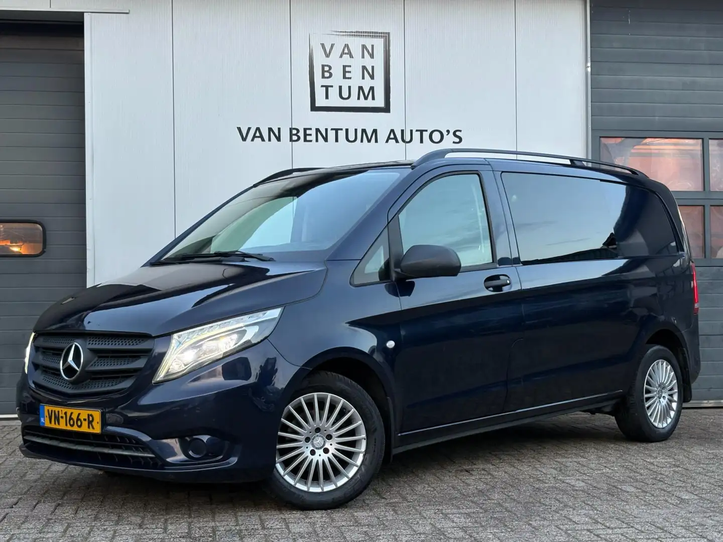 Mercedes-Benz Vito 114CDI 2.2 140pk Autom. Navi Camera Clima Cruise Blauw - 1