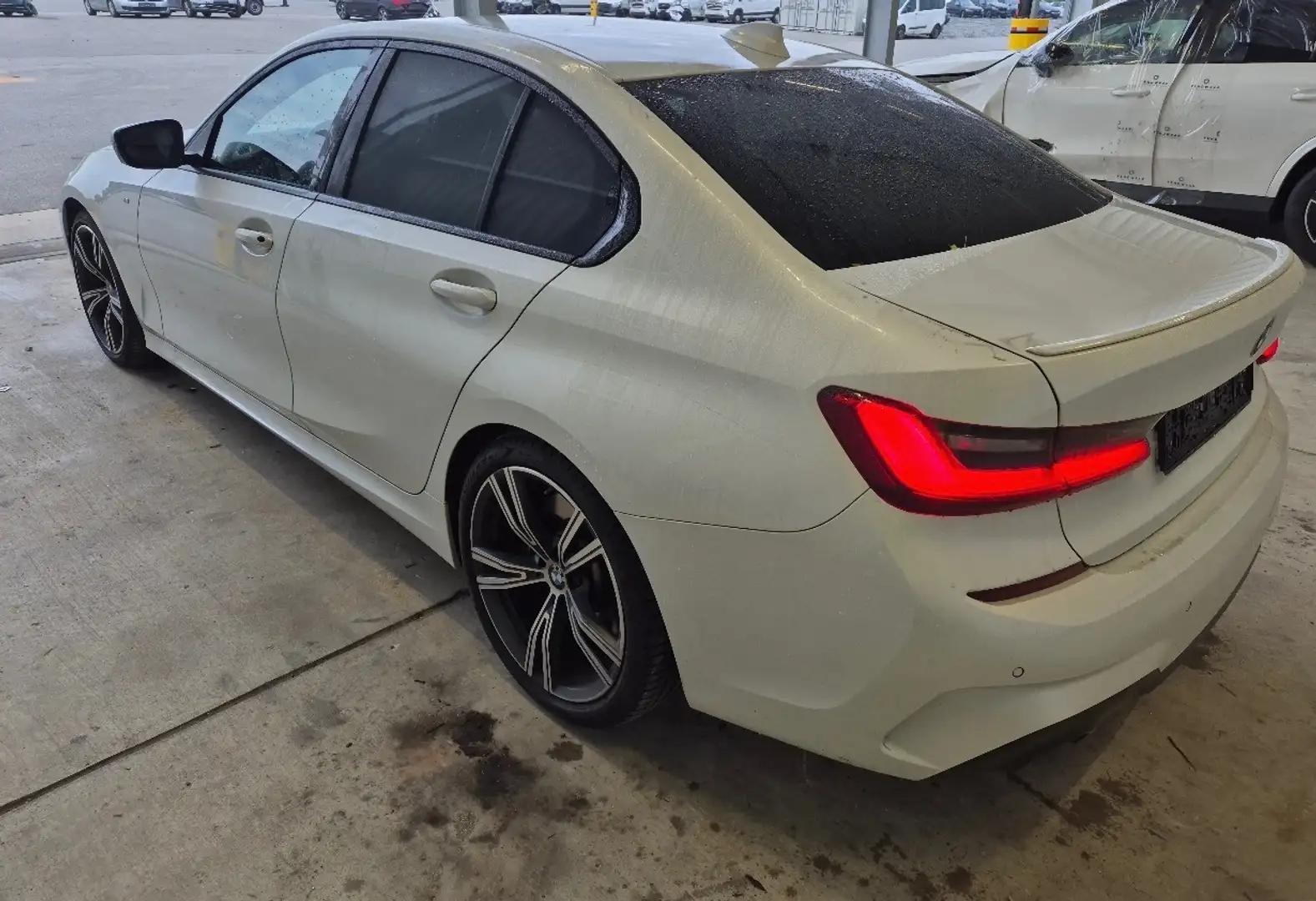 BMW 320 320d Aut. M Sport Weiß - 2