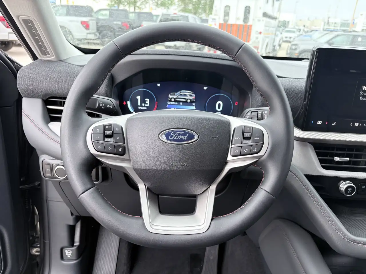 Ford Explorer снимка Ford Explorer