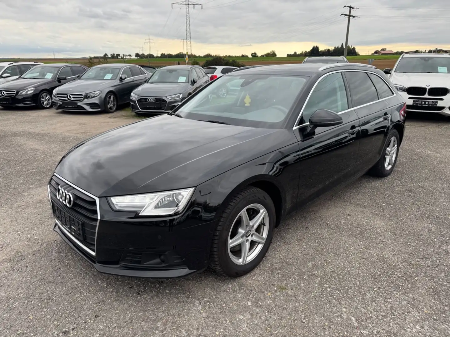Audi A4 Avant basis 2.0 TDI DSG Navi AlcantaraAHK PDC Schwarz - 1