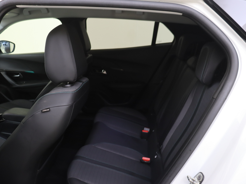 Peugeot e-2008 EV Allure Pack 50 kWh — photo 12