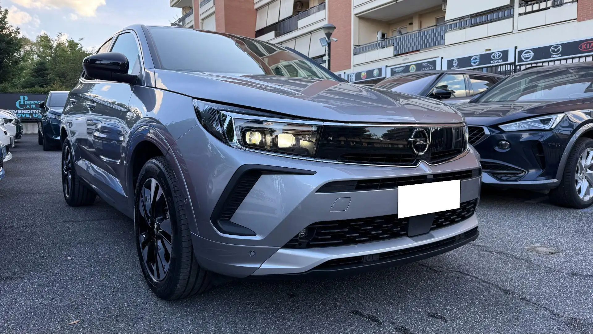 Opel Grandland 1.5 130CV DIESEL ECOTEC AUT. BUSINESS ELEGANCE Šedá - 2
