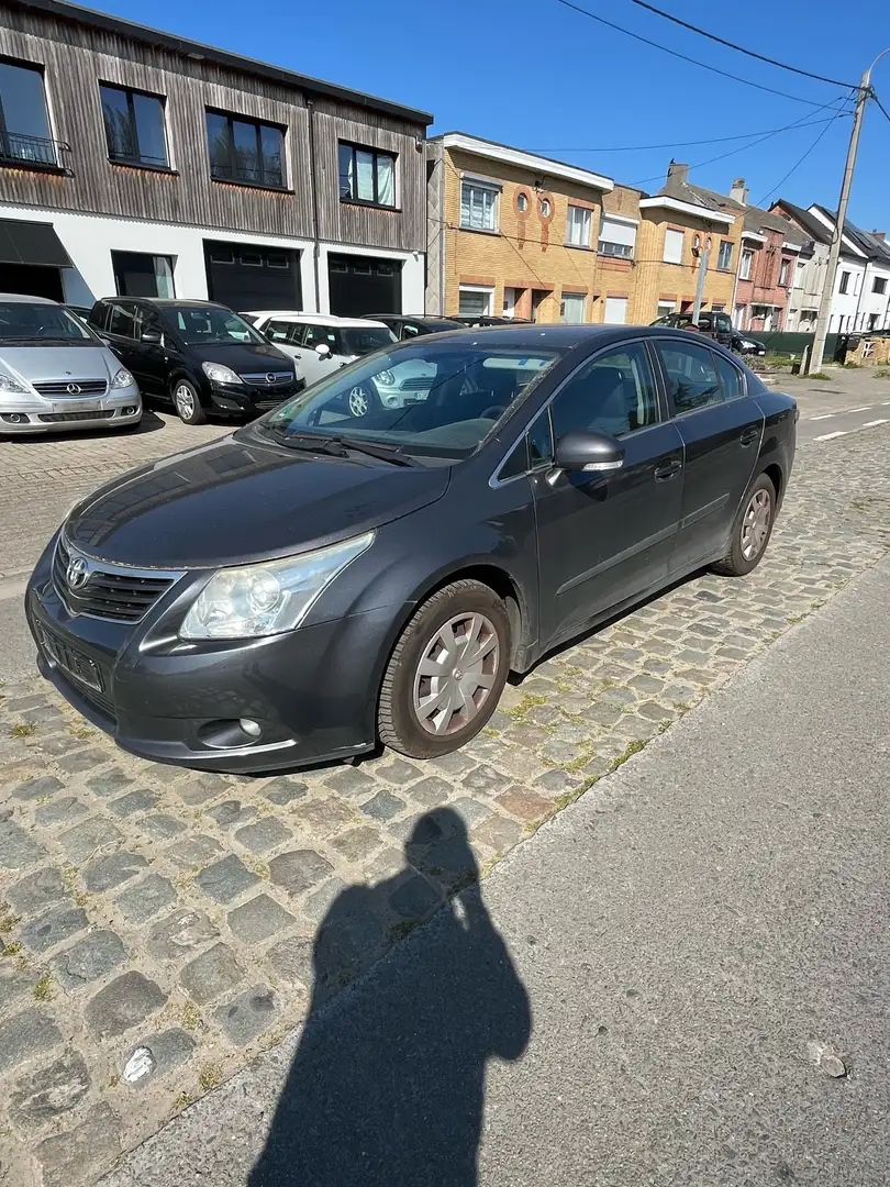 Toyota Avensis 2.0 D-4D Sol DPF ALU / CLIMA Gris - 1