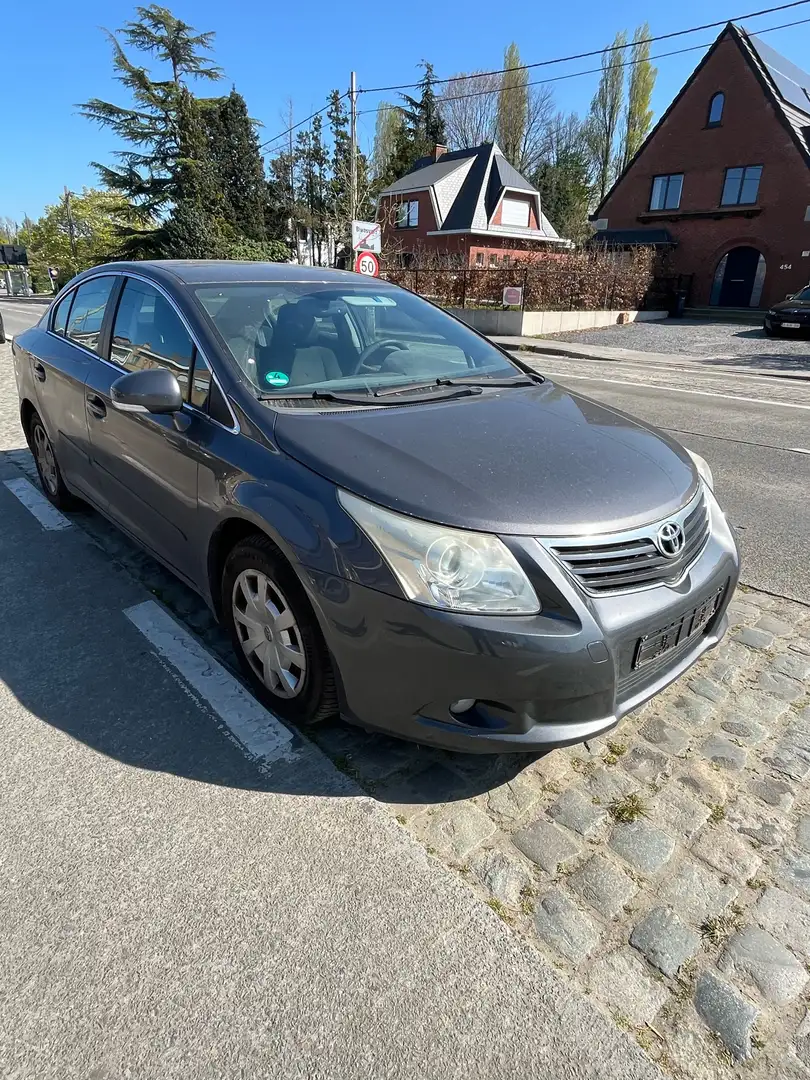 Toyota Avensis 2.0 D-4D Sol DPF ALU / CLIMA Gris - 2