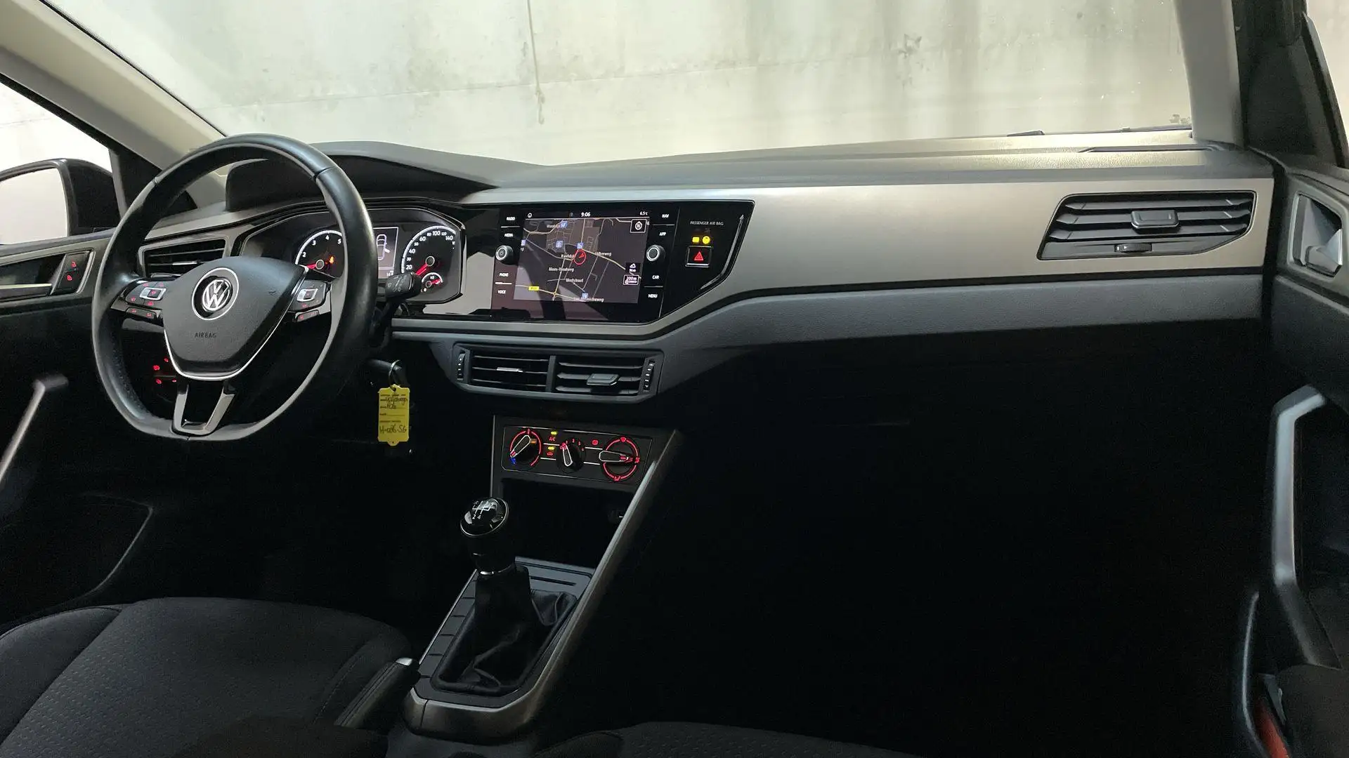 Volkswagen Polo 1.0 TSI Comfortline Navigatie DAB+ App-Connect Air Zwart - 2