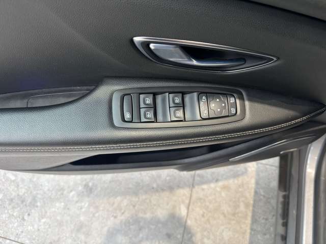 Renault Scenic — photo 19