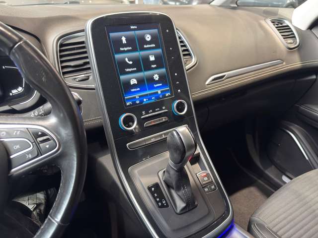Renault Scenic — photo 17