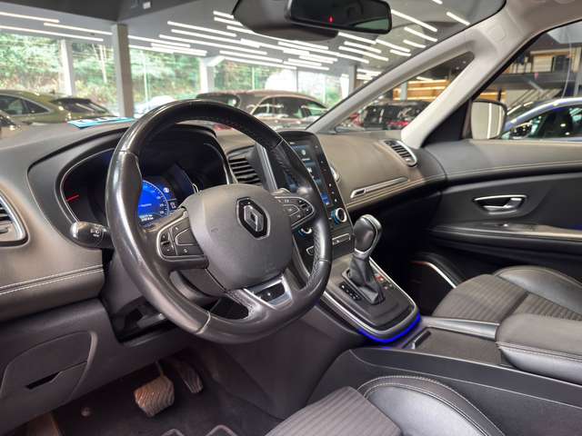 Renault Scenic — photo 12