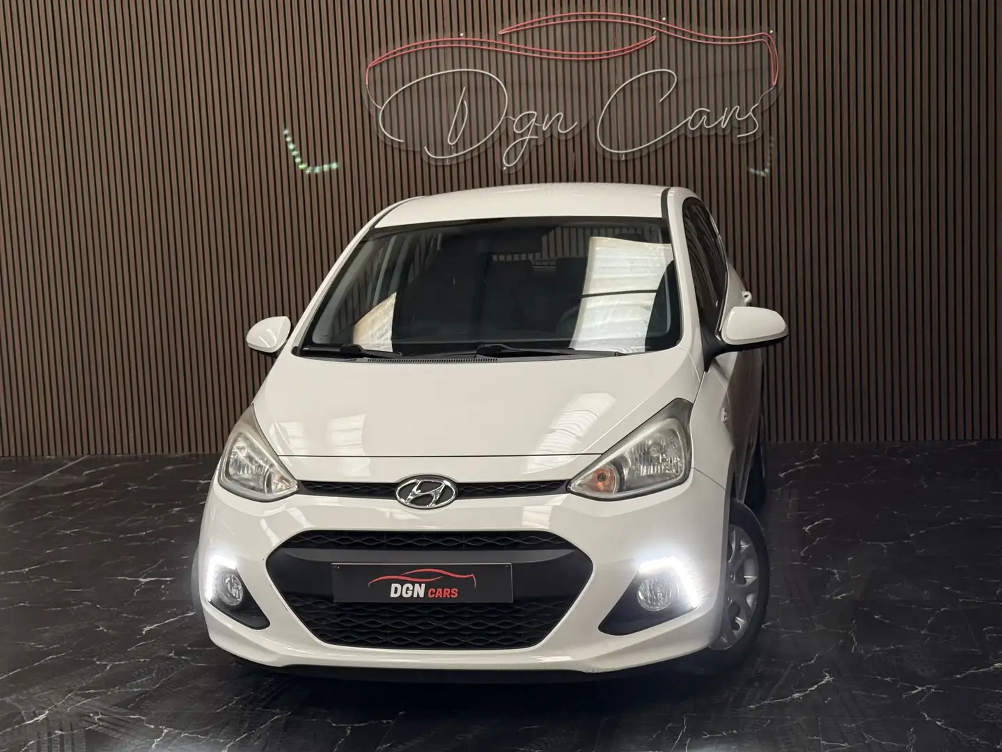 Hyundai i10 1.0i Pop Blanc - 1