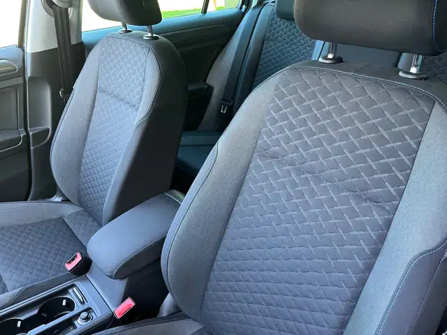 Volkswagen Golf view 12