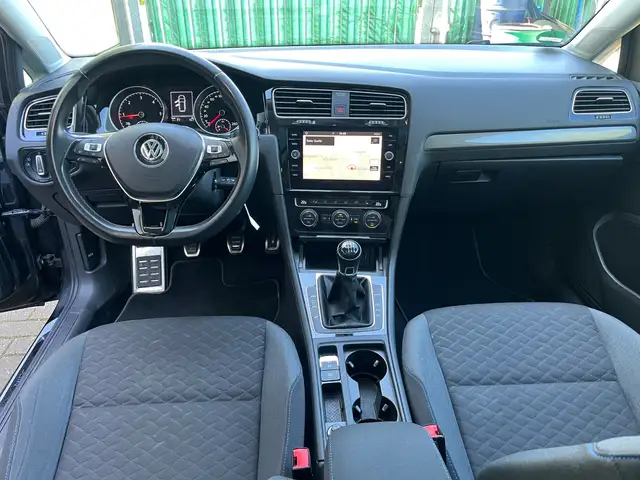 Volkswagen Golf view 8