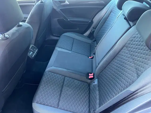 Volkswagen Golf view 10