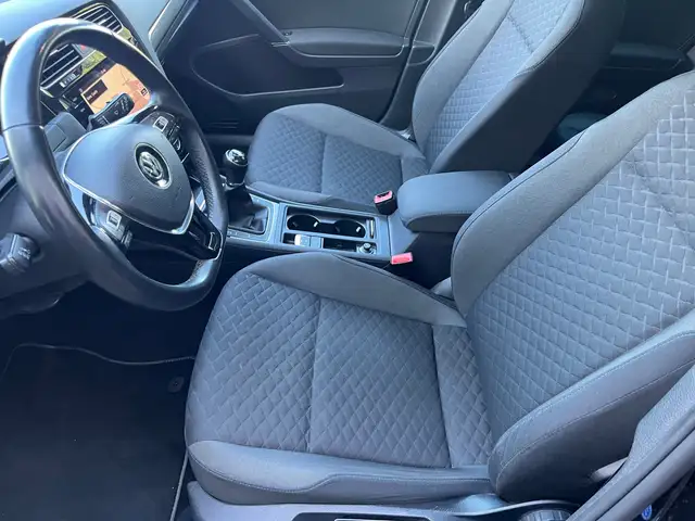 Volkswagen Golf view 14