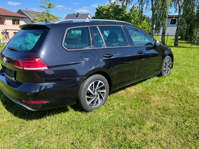 Volkswagen Golf view 5