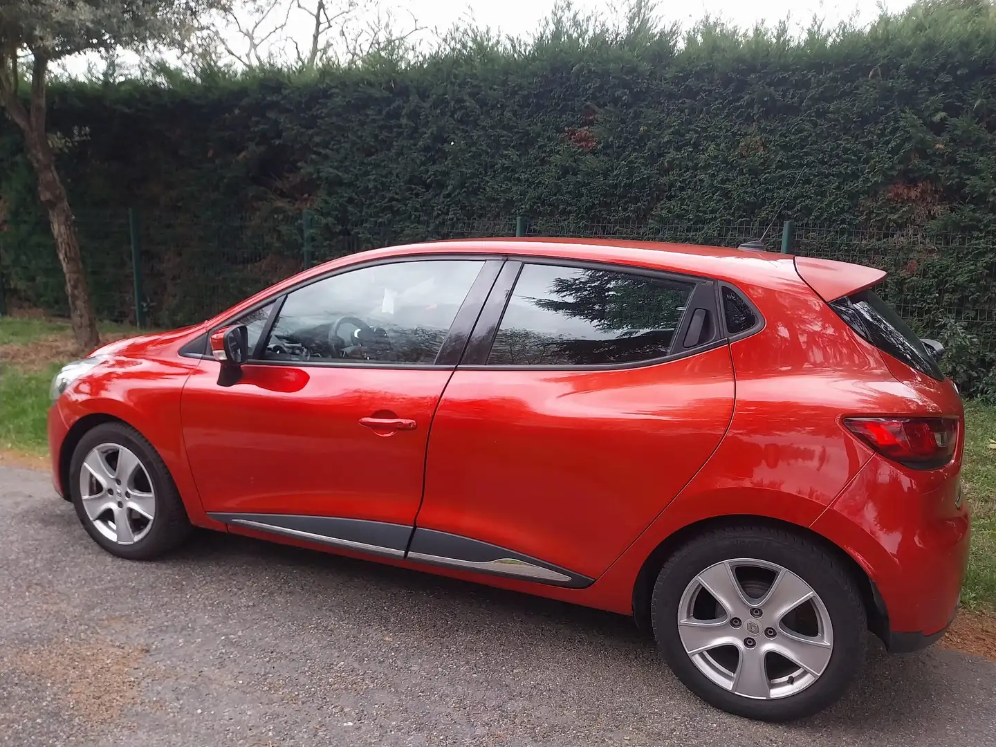 Renault Clio Clio IV dCi 90 Energy eco2 Dynamique 90g Rouge - 1