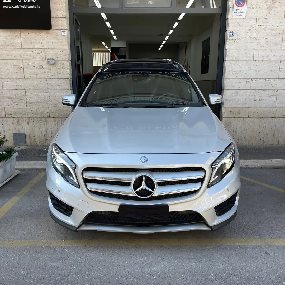 Mercedes-Benz GLA 200 GLA 200 CDI Automatic 4Matic Premium Plateado - 1