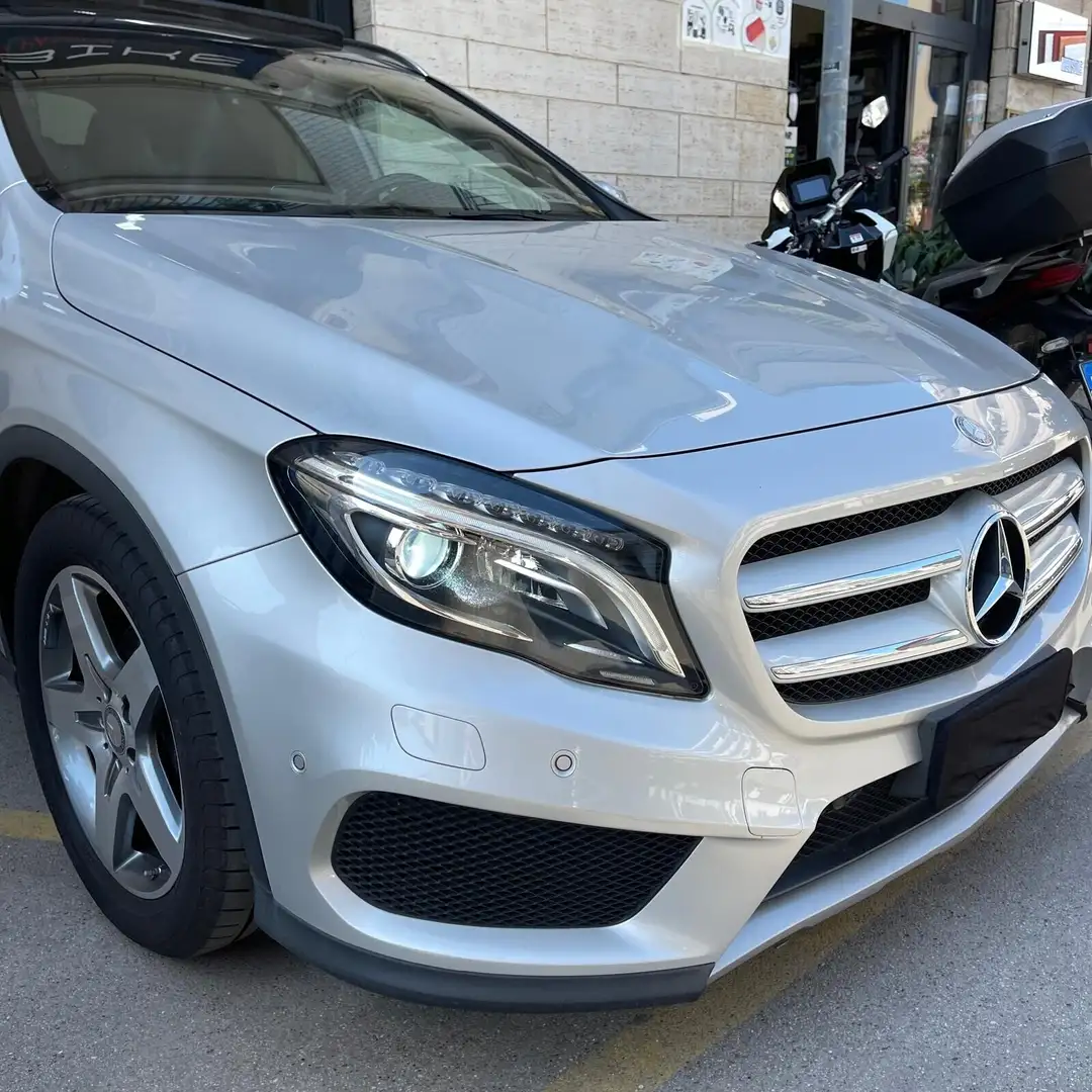 Mercedes-Benz GLA 200 GLA 200 CDI Automatic 4Matic Premium Plateado - 2