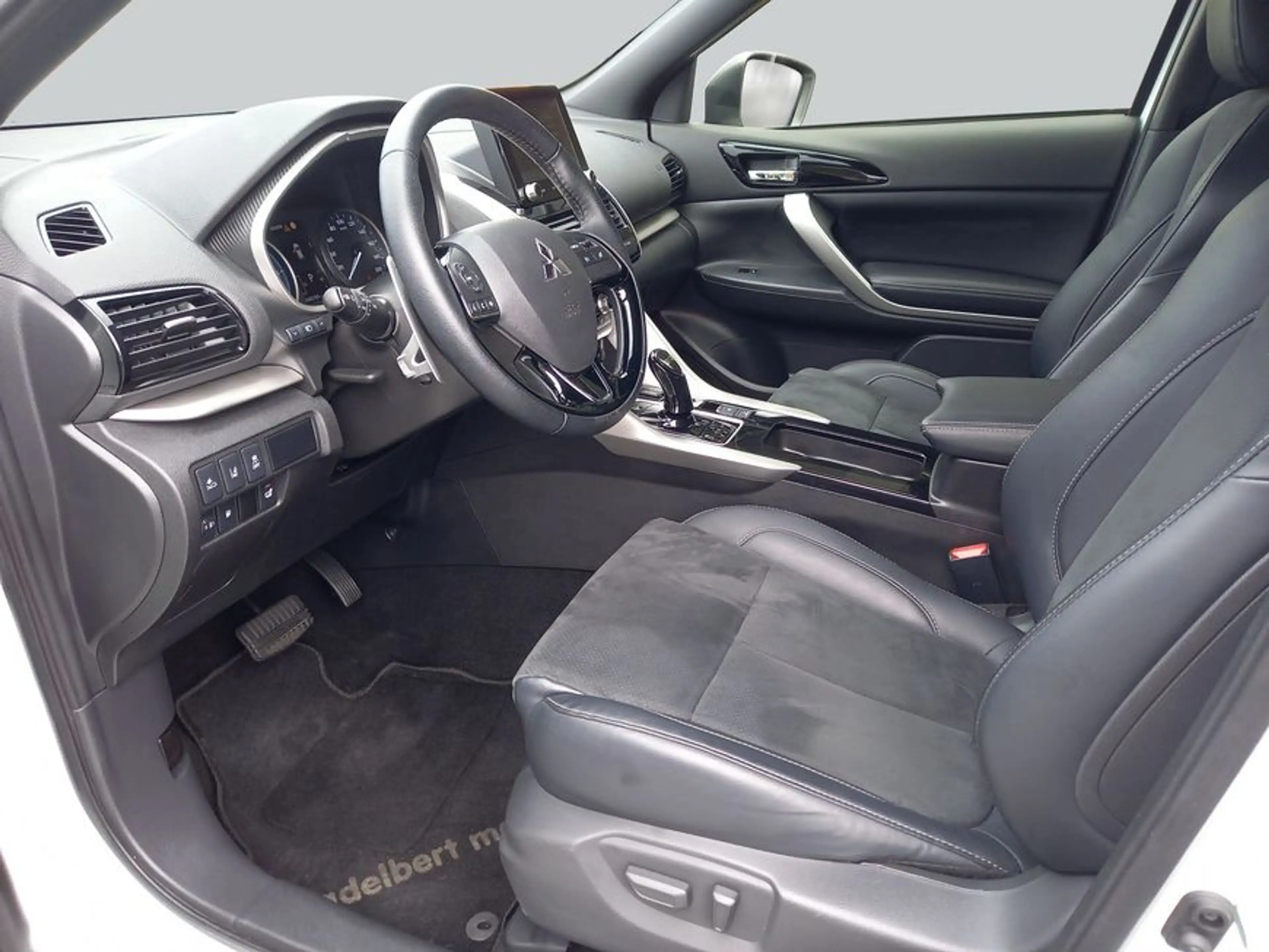 Mitsubishi Eclipse Cross Plug-In Hybrid 4WD Plus — photo 10