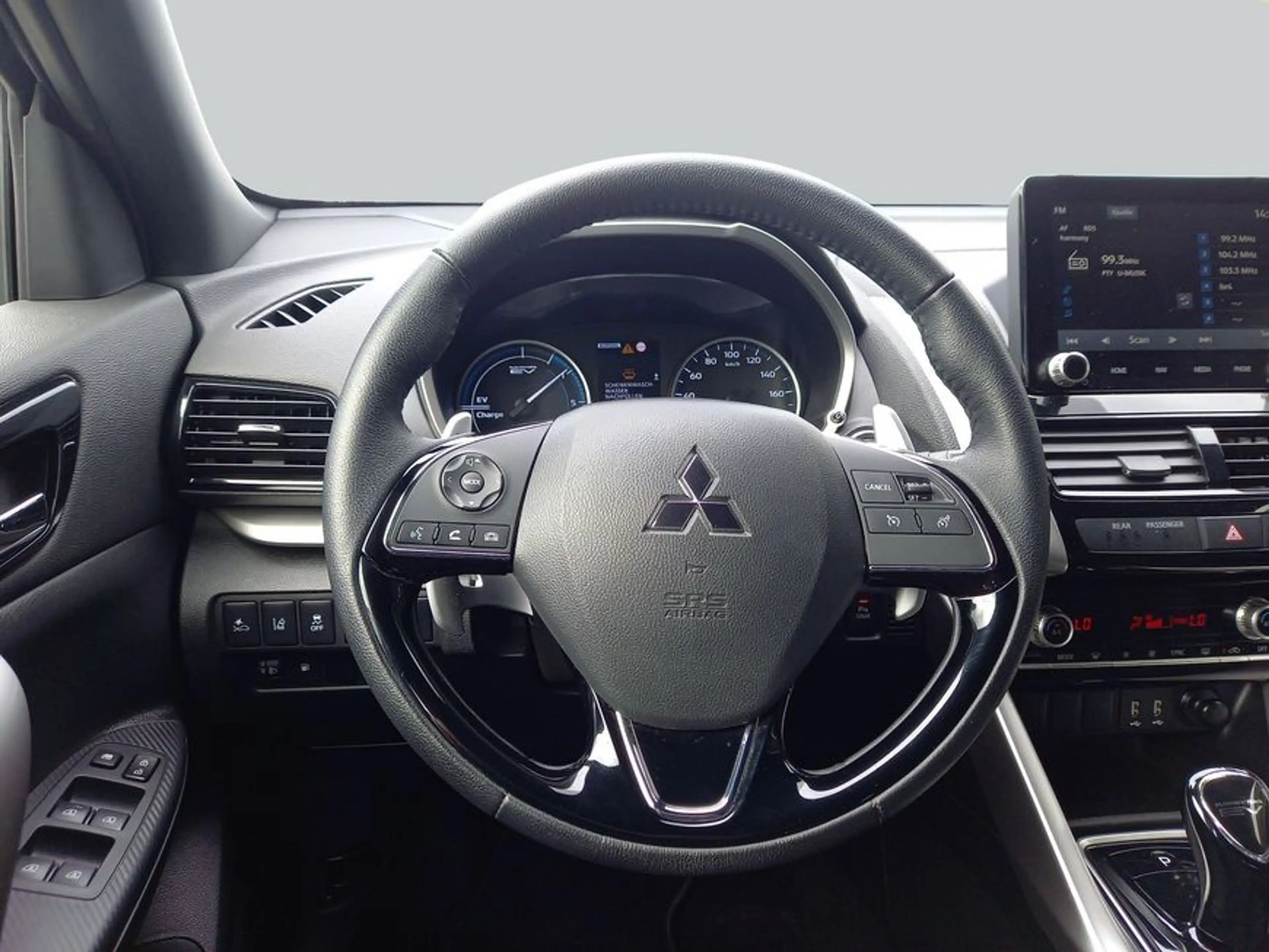 Mitsubishi Eclipse Cross Plug-In Hybrid 4WD Plus — photo 17