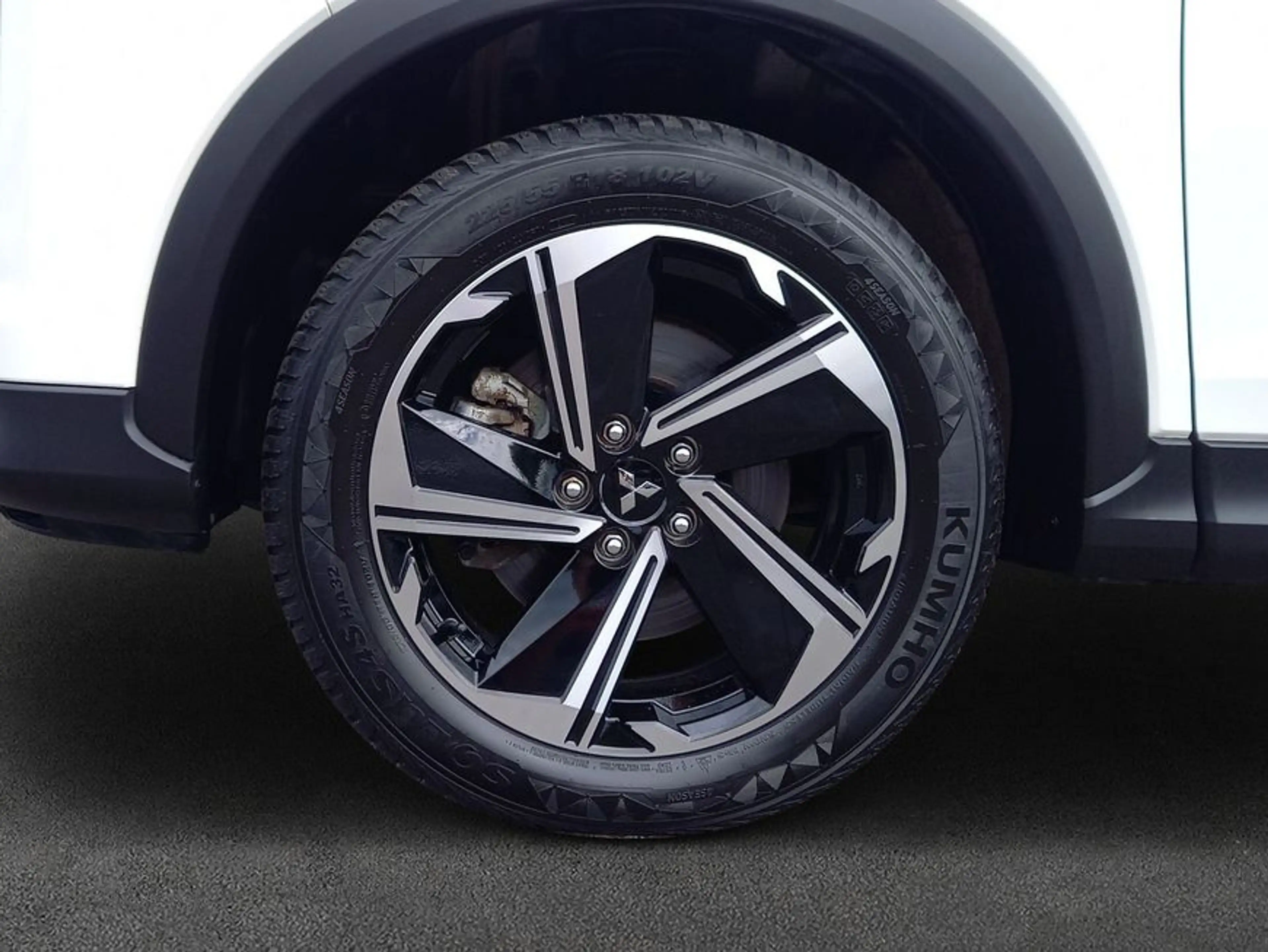 Mitsubishi Eclipse Cross Plug-In Hybrid 4WD Plus — photo 8
