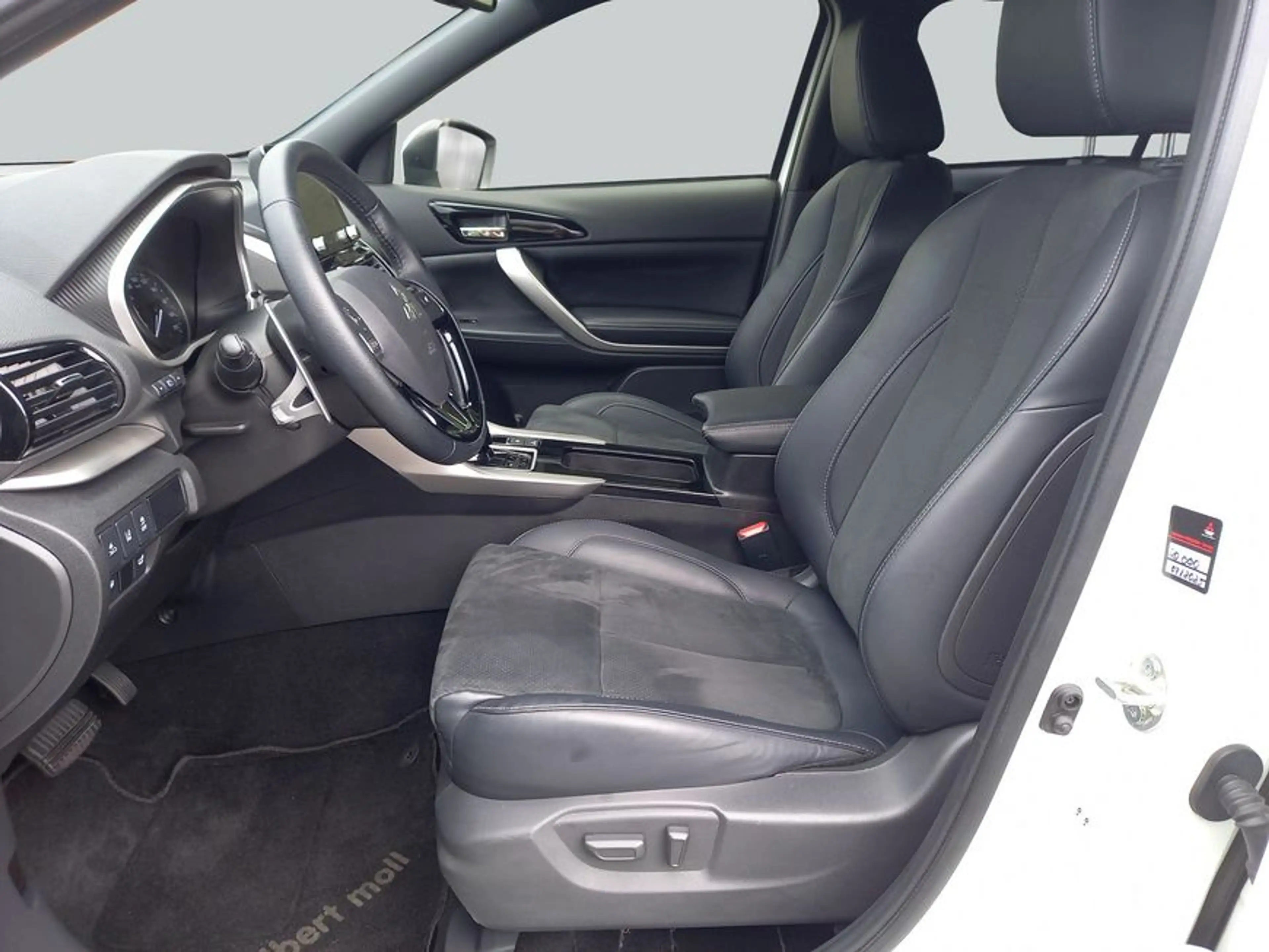 Mitsubishi Eclipse Cross Plug-In Hybrid 4WD Plus — photo 11