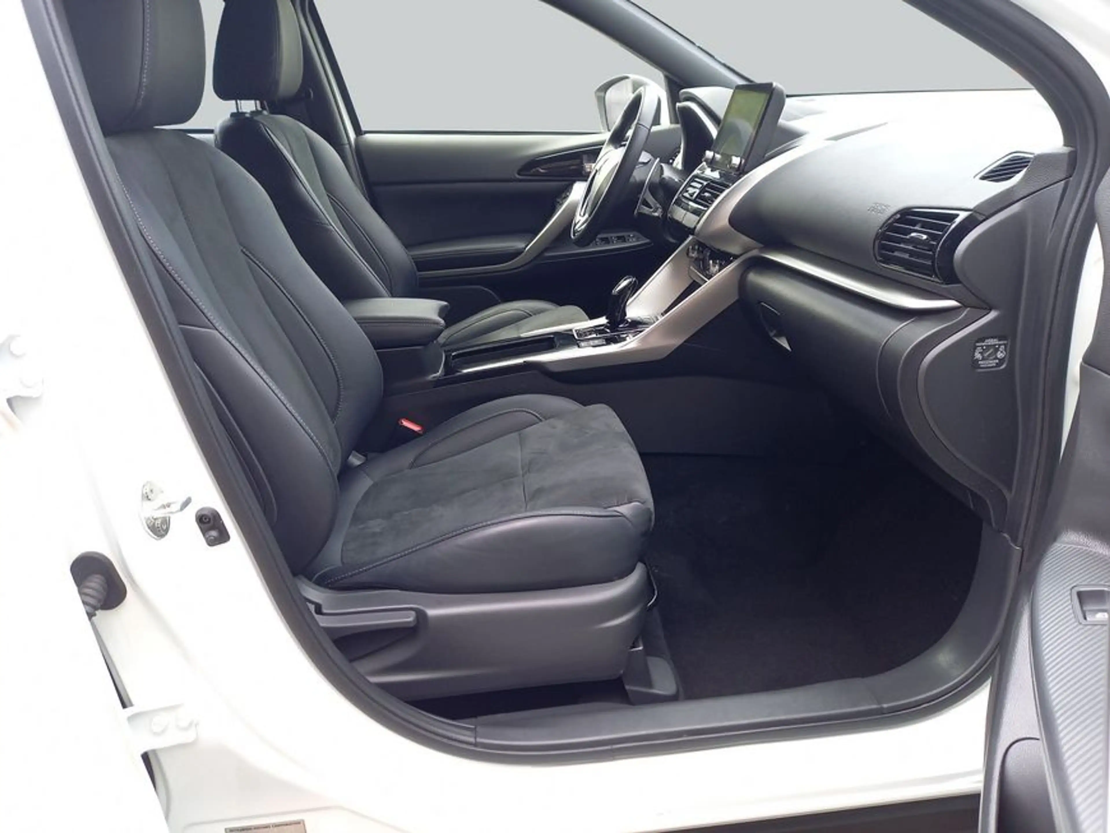 Mitsubishi Eclipse Cross Plug-In Hybrid 4WD Plus — photo 13