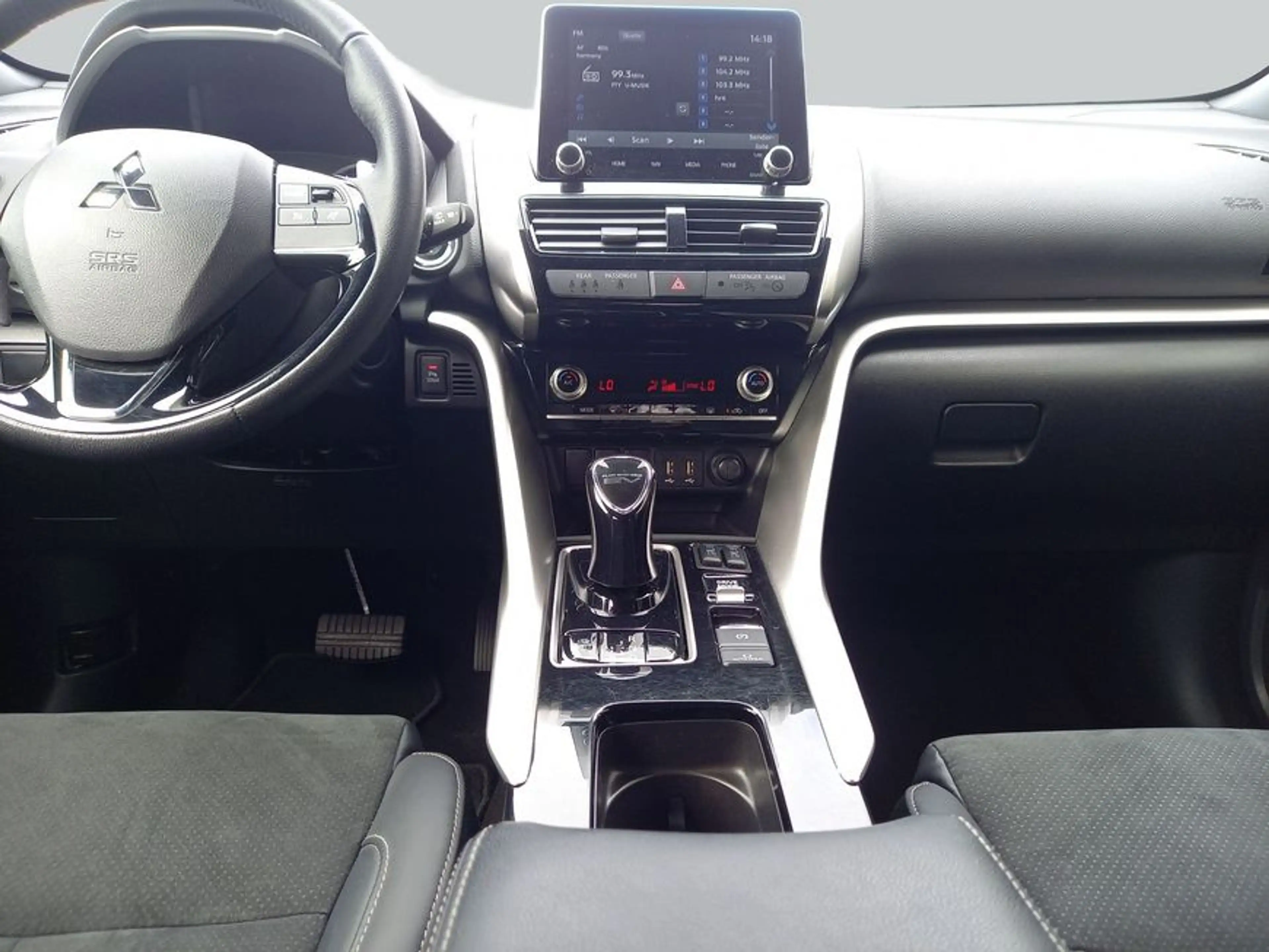 Mitsubishi Eclipse Cross Plug-In Hybrid 4WD Plus — photo 15