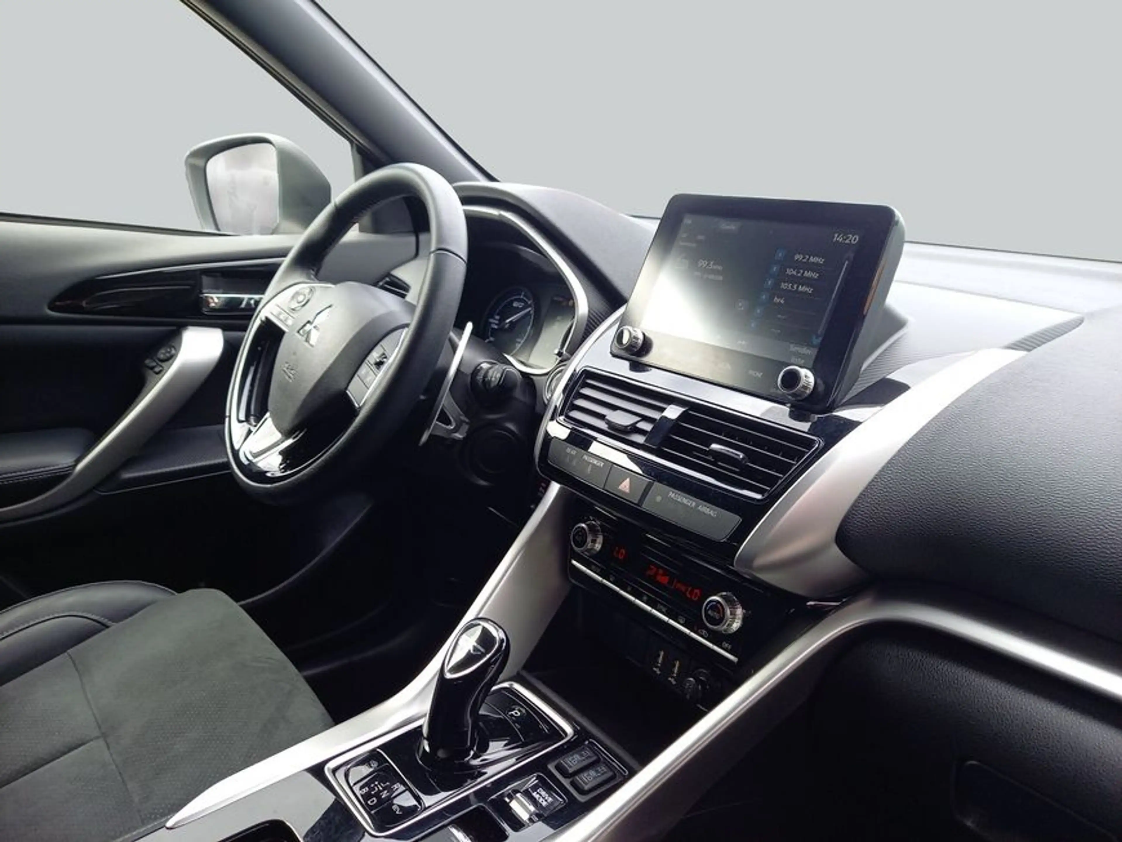 Mitsubishi Eclipse Cross Plug-In Hybrid 4WD Plus — photo 16