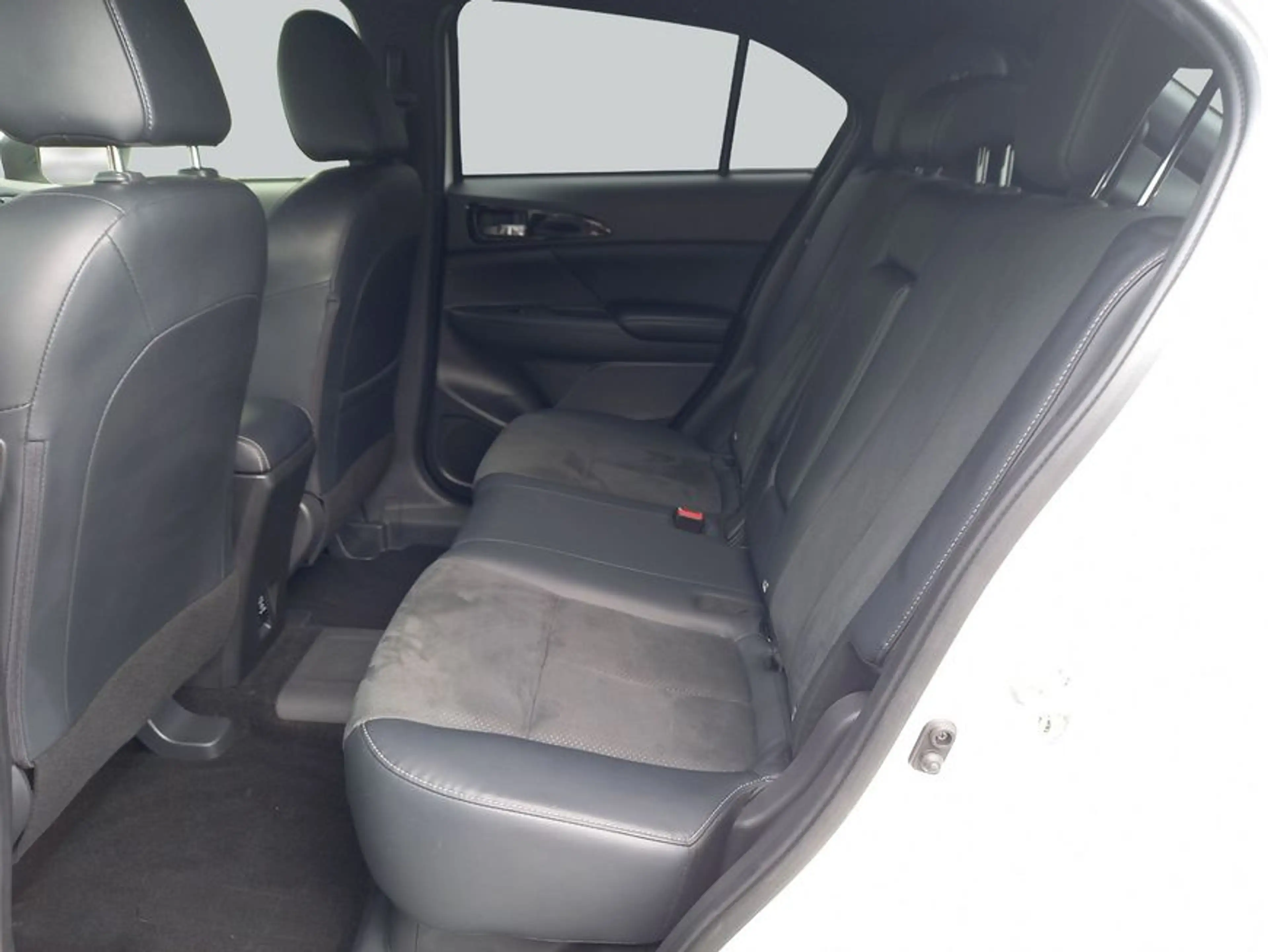 Mitsubishi Eclipse Cross Plug-In Hybrid 4WD Plus — photo 12