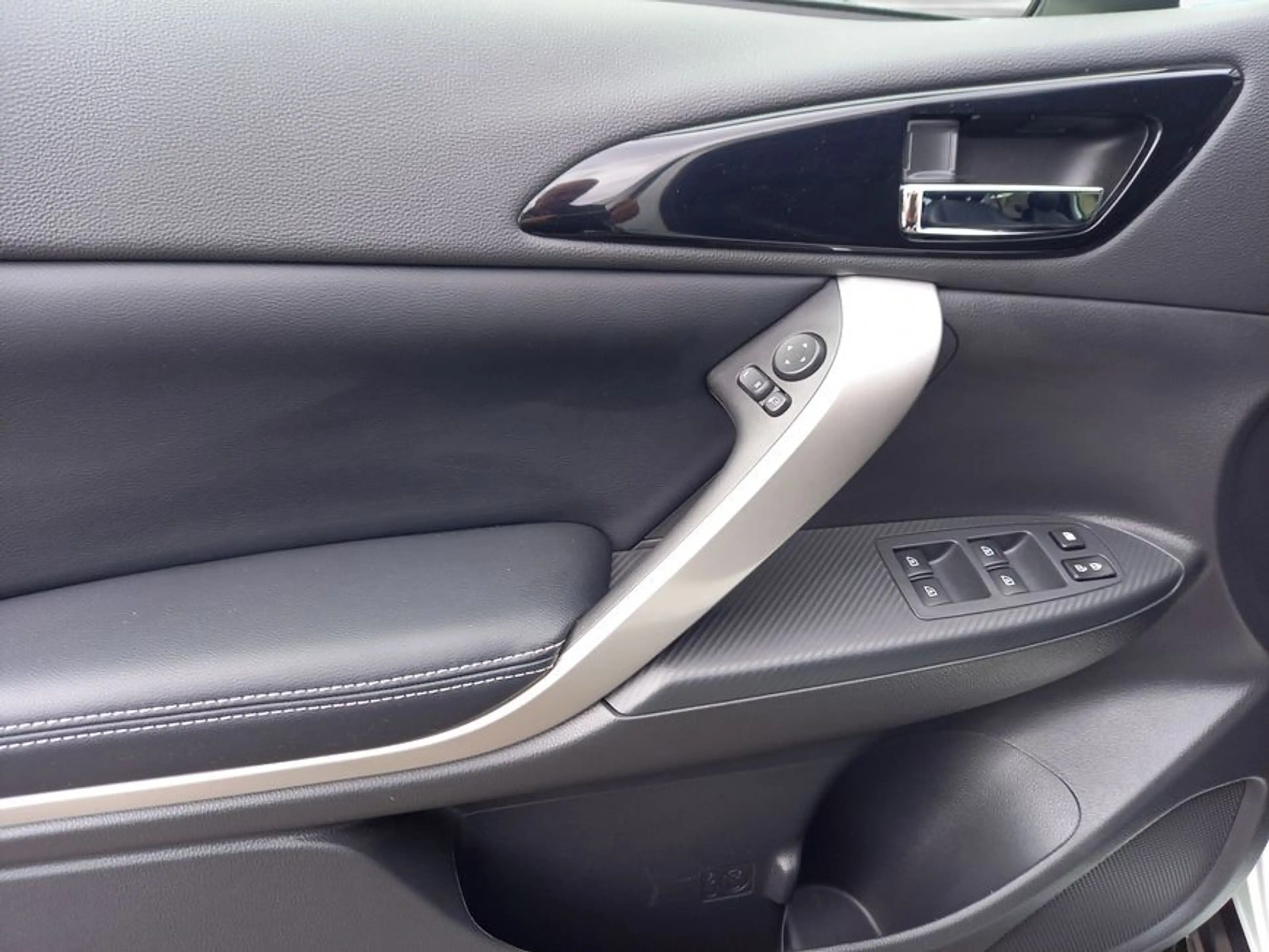 Mitsubishi Eclipse Cross Plug-In Hybrid 4WD Plus — photo 20
