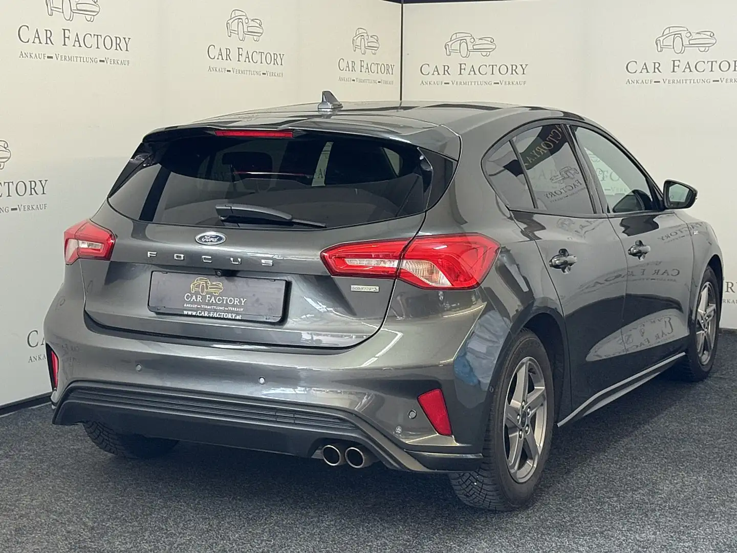 Ford Focus 1,0 EcoBoost ST-Line Business Grijs - 2