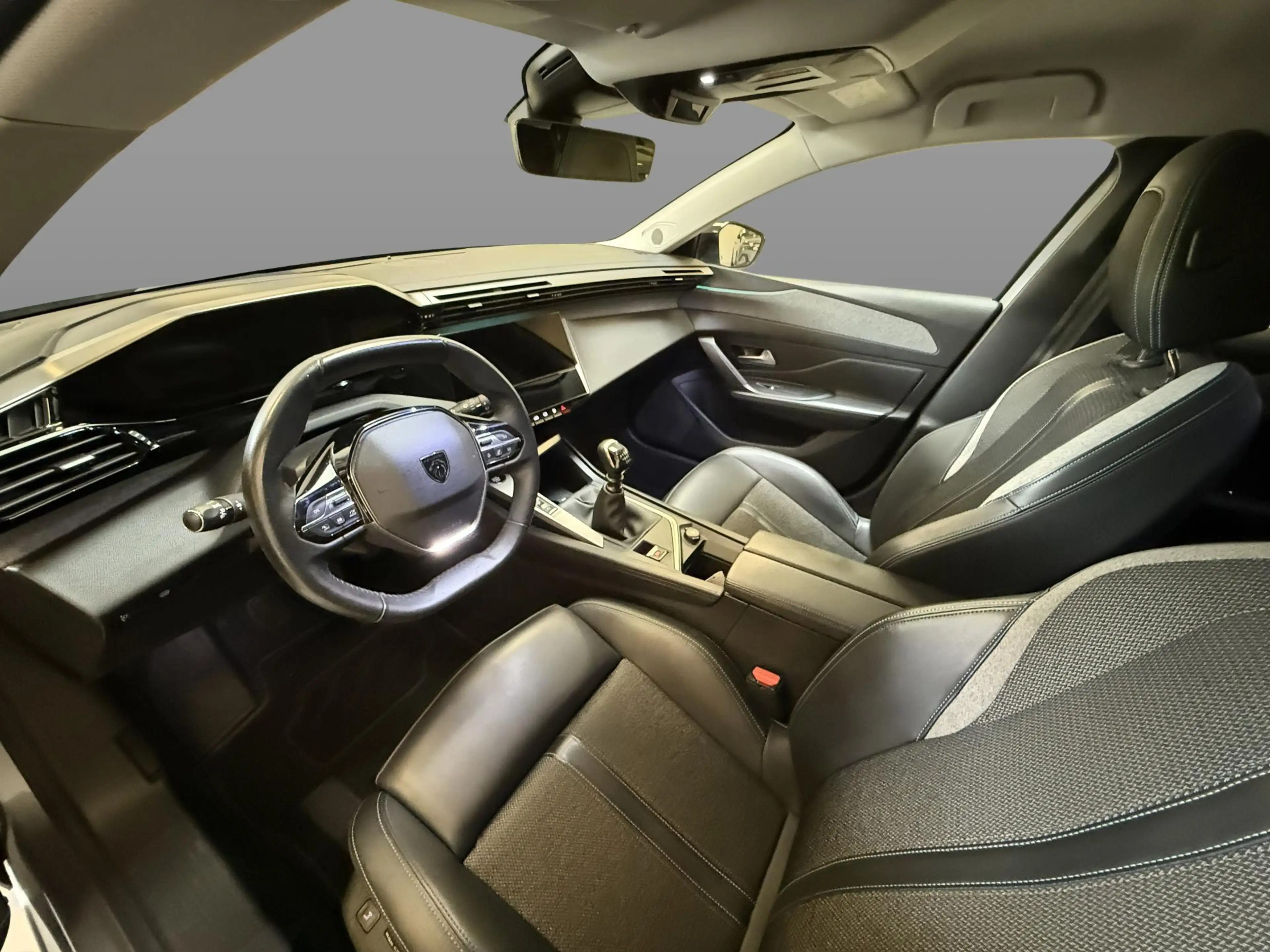 Peugeot 308 1.2 PureTech 130 S&S Allure Pack — photo 14