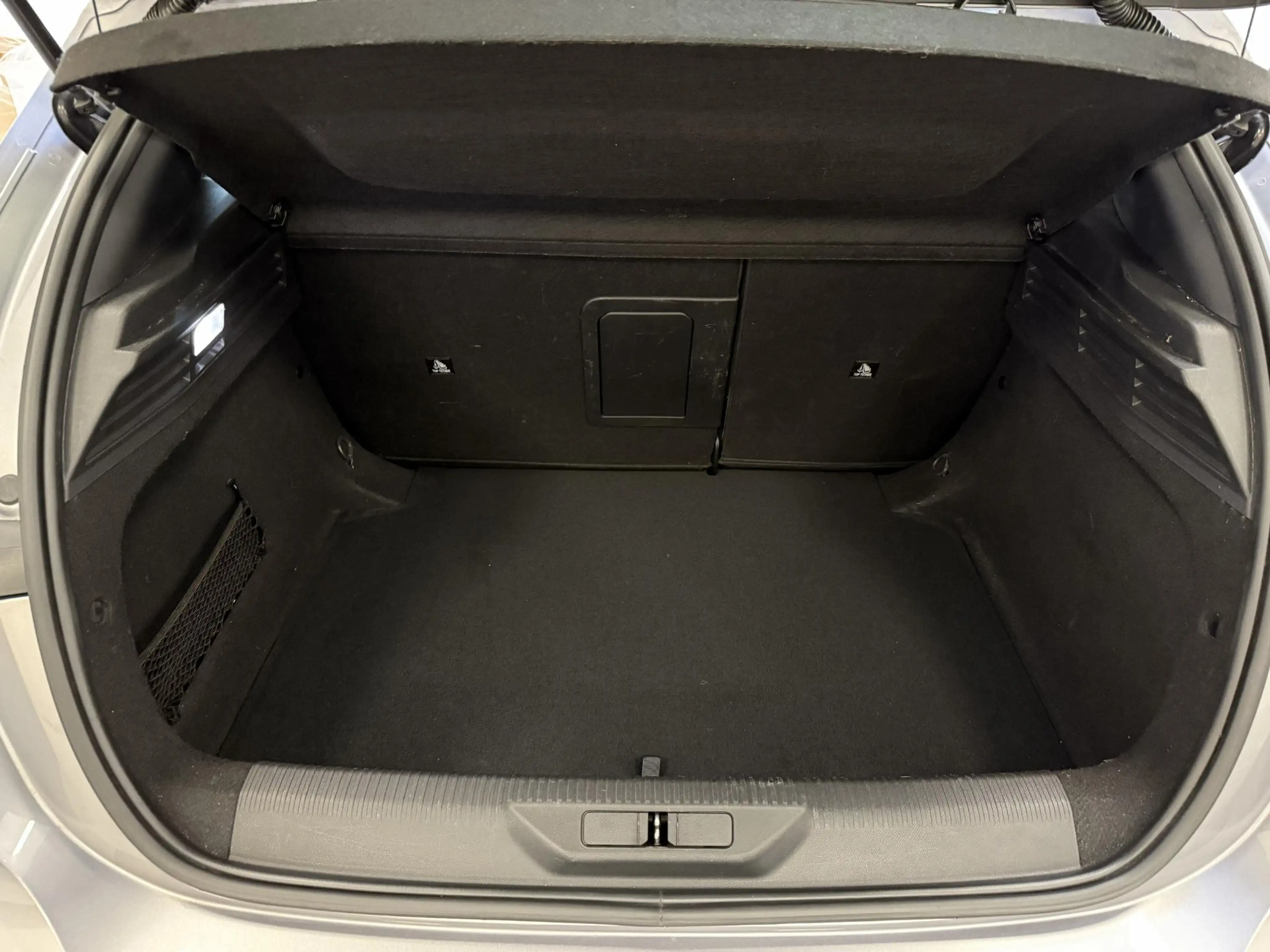 Peugeot 308 1.2 PureTech 130 S&S Allure Pack — photo 9
