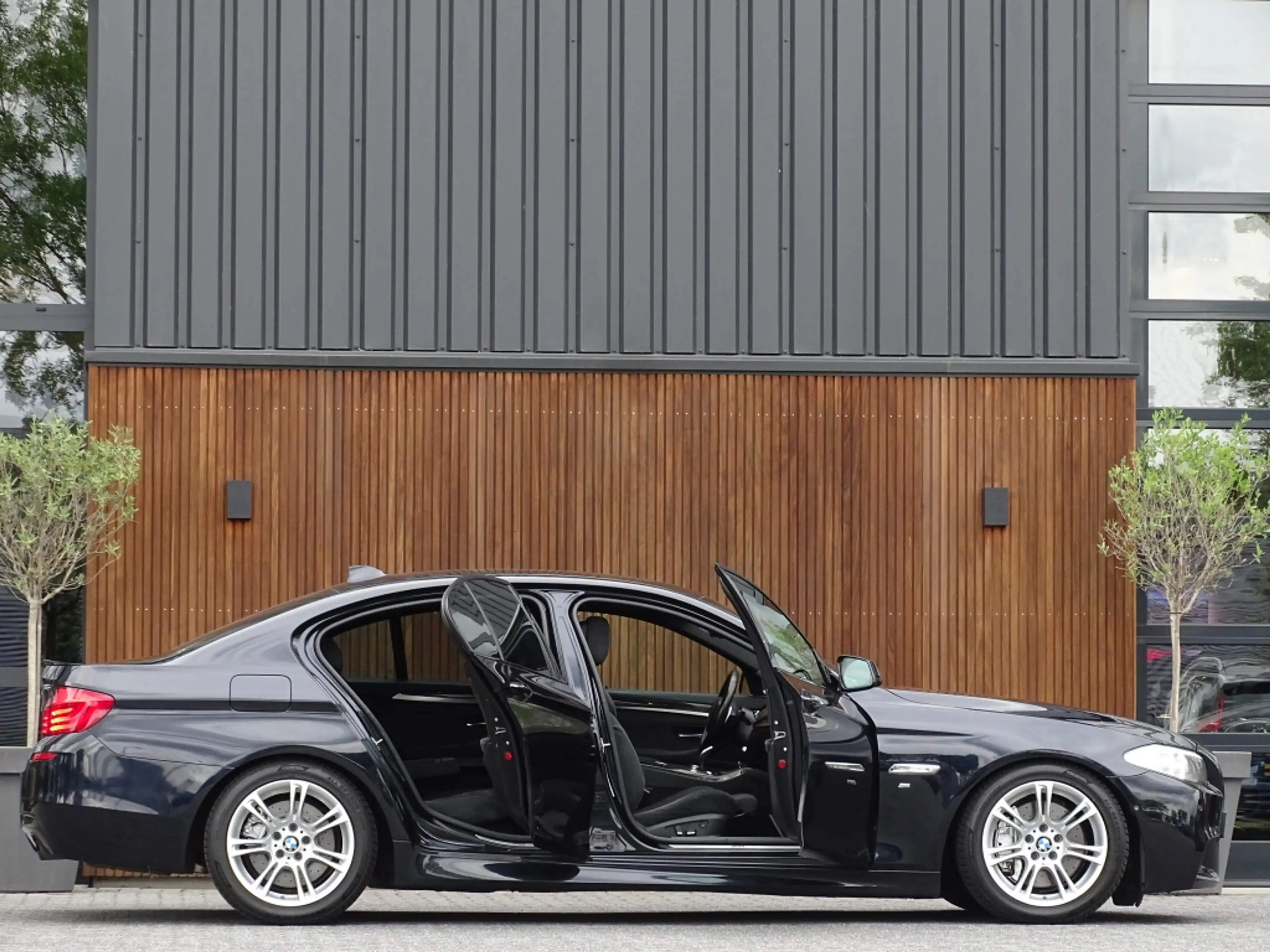BMW 535 5-serie 535i TwinTurbo 306PK / Executive / M Sport — photo 4