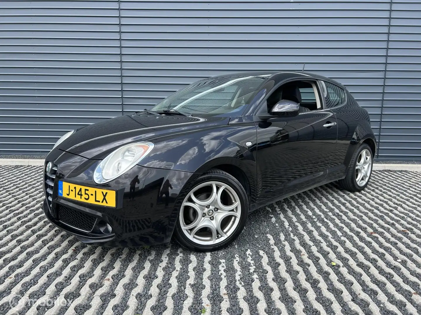 Alfa Romeo MiTo 1.4 Distinctive Zwart - 1
