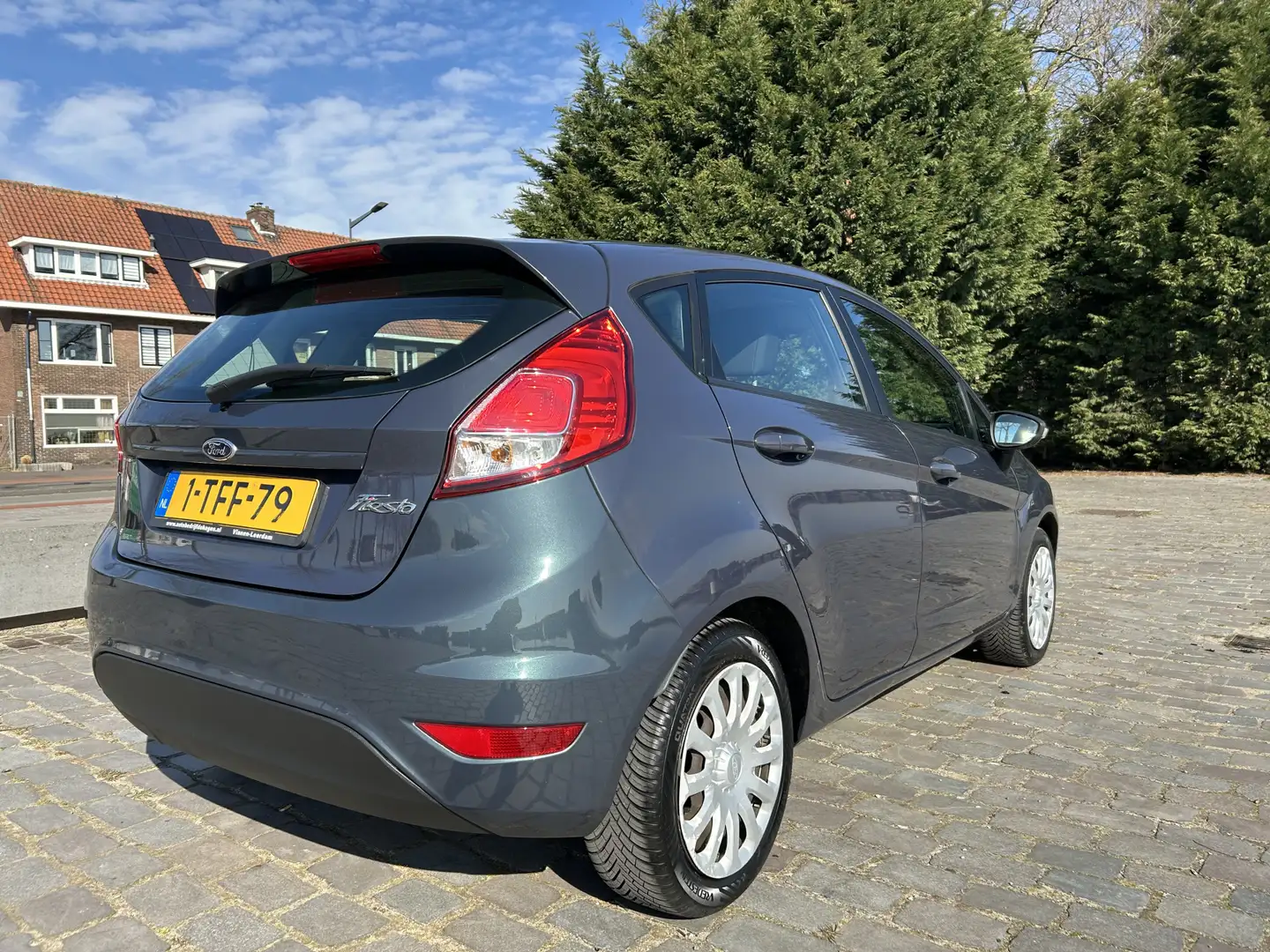 Ford Fiesta 1.0 Style 5 deurs airco/ecc keurige auto Grijs - 2