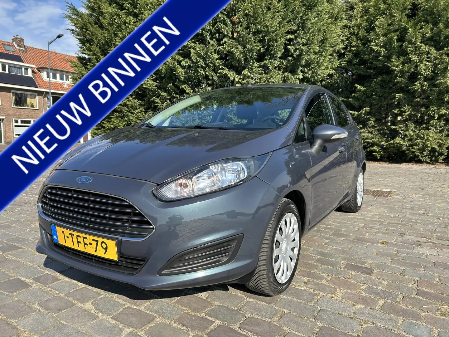 Ford Fiesta 1.0 Style 5 deurs airco/ecc keurige auto Grijs - 1