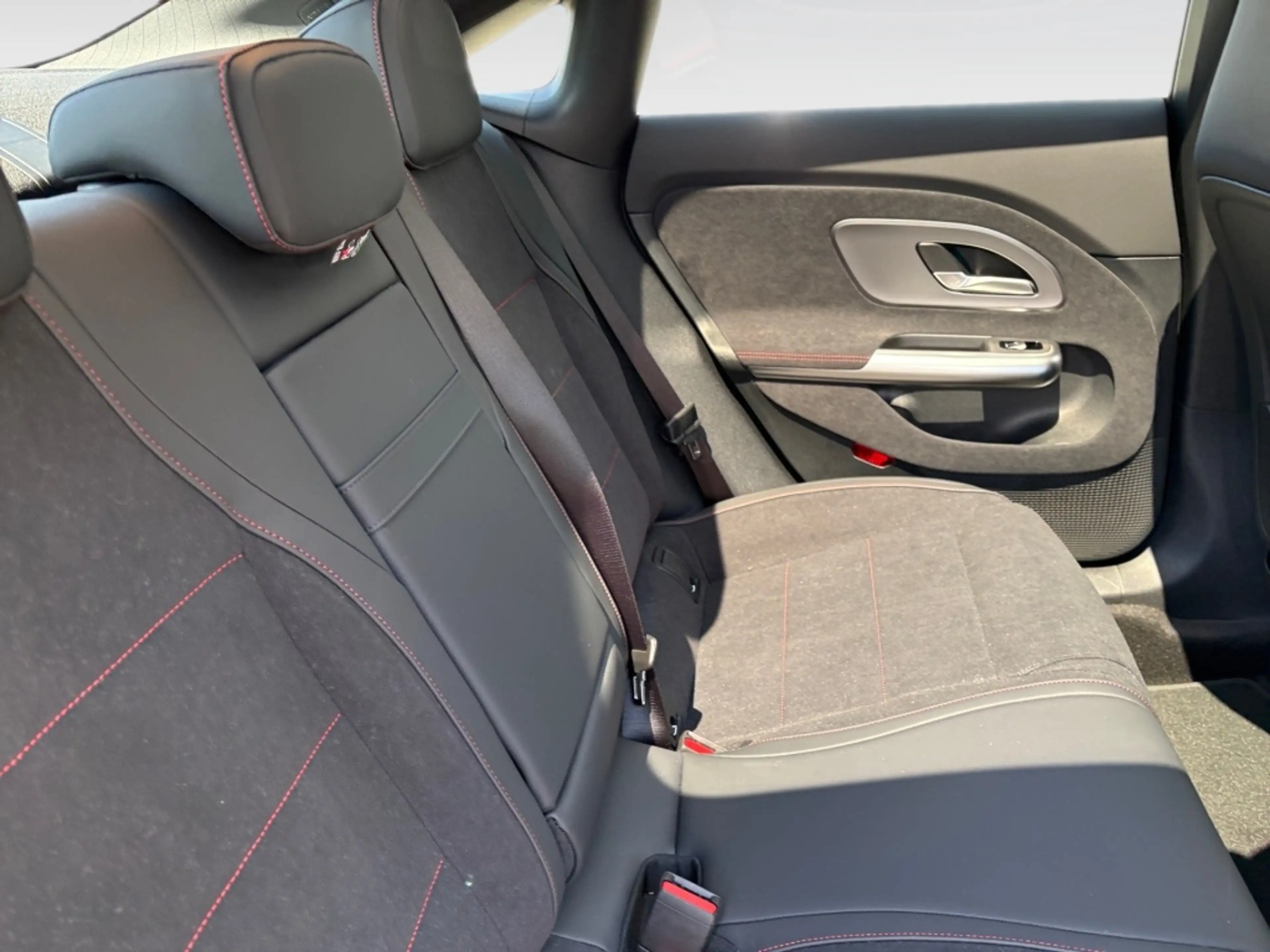 Mercedes-Benz CLA 200 4M AMG-Line+Night+Pano+DISTRONIC+KEYLESS — photo 9