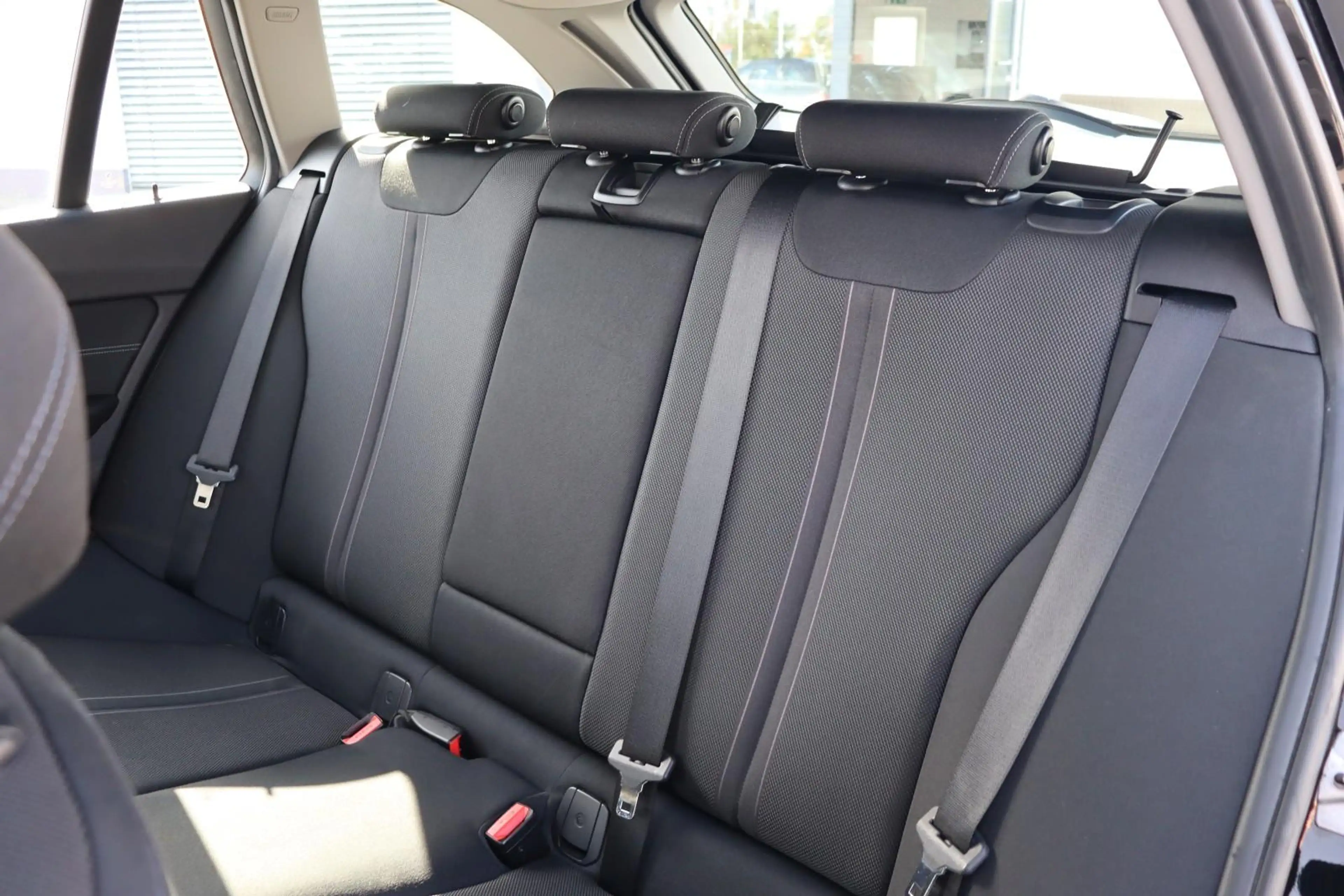 BMW 330 i xDrive Advantage +INNOVATION+NAVI+LED+HEAD-UP+ — photo 14