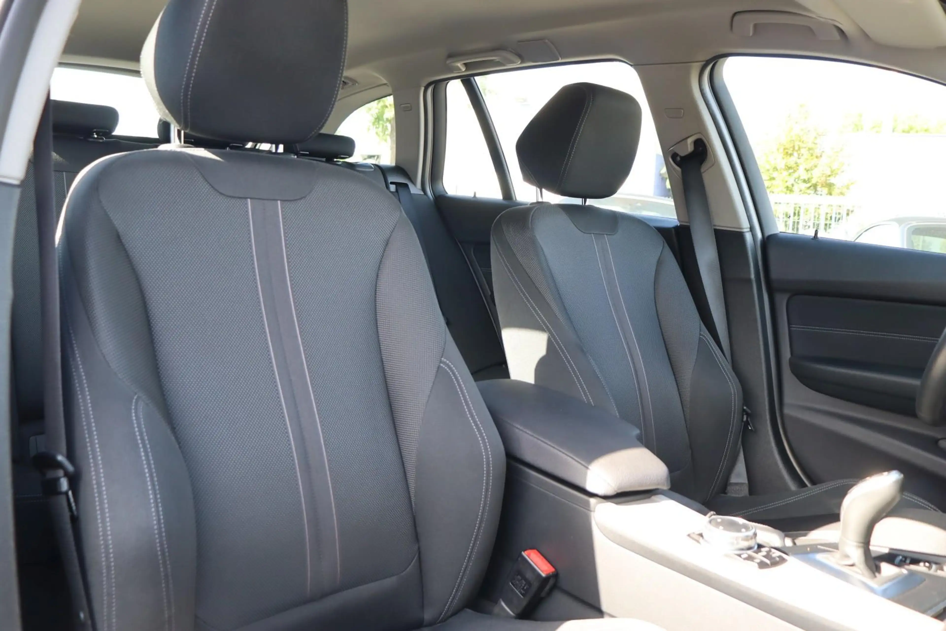 BMW 330 i xDrive Advantage +INNOVATION+NAVI+LED+HEAD-UP+ — photo 10