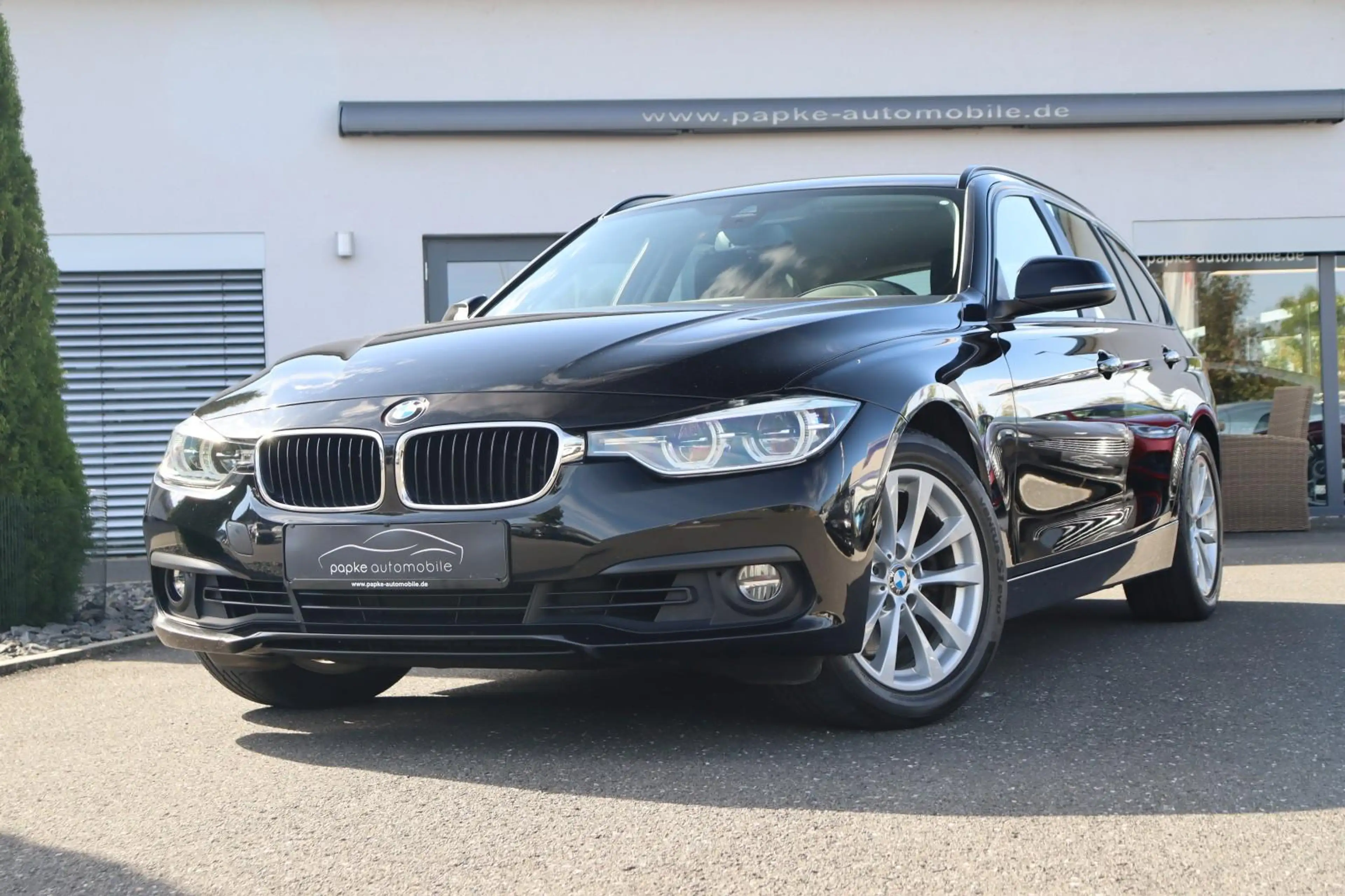 BMW 330 i xDrive Advantage +INNOVATION+NAVI+LED+HEAD-UP+ — photo 2