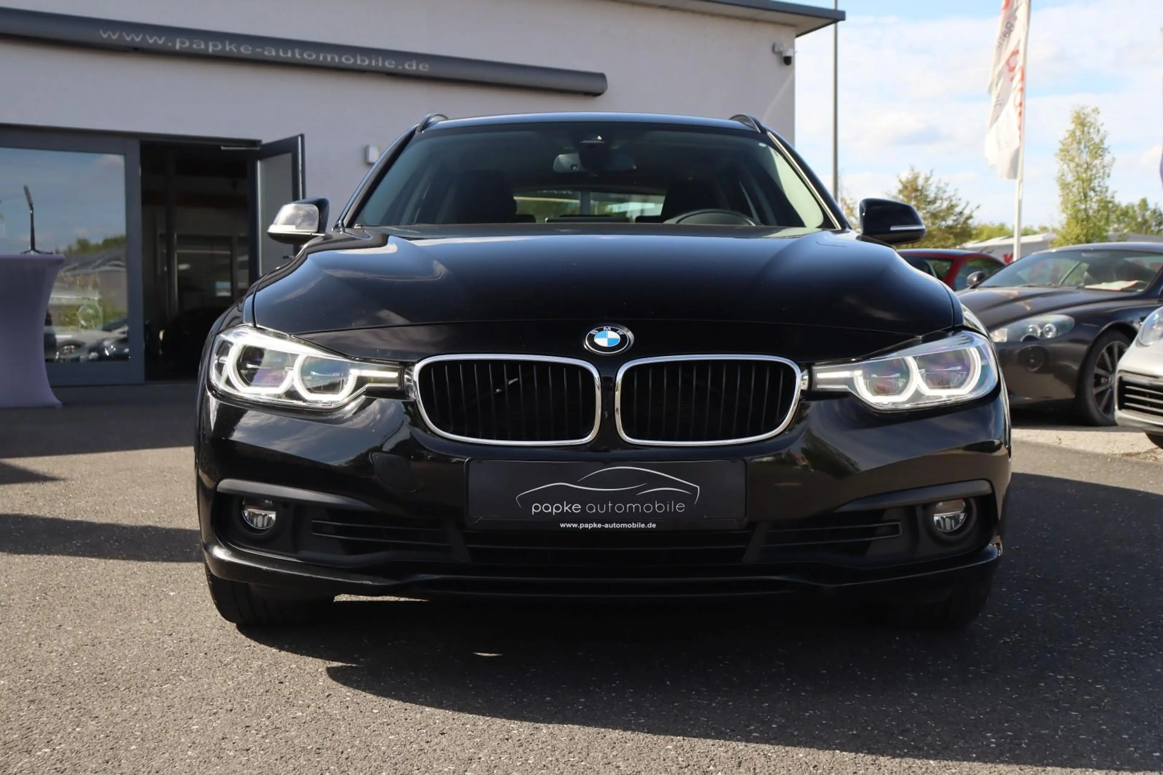 BMW 330 i xDrive Advantage +INNOVATION+NAVI+LED+HEAD-UP+ — photo 3