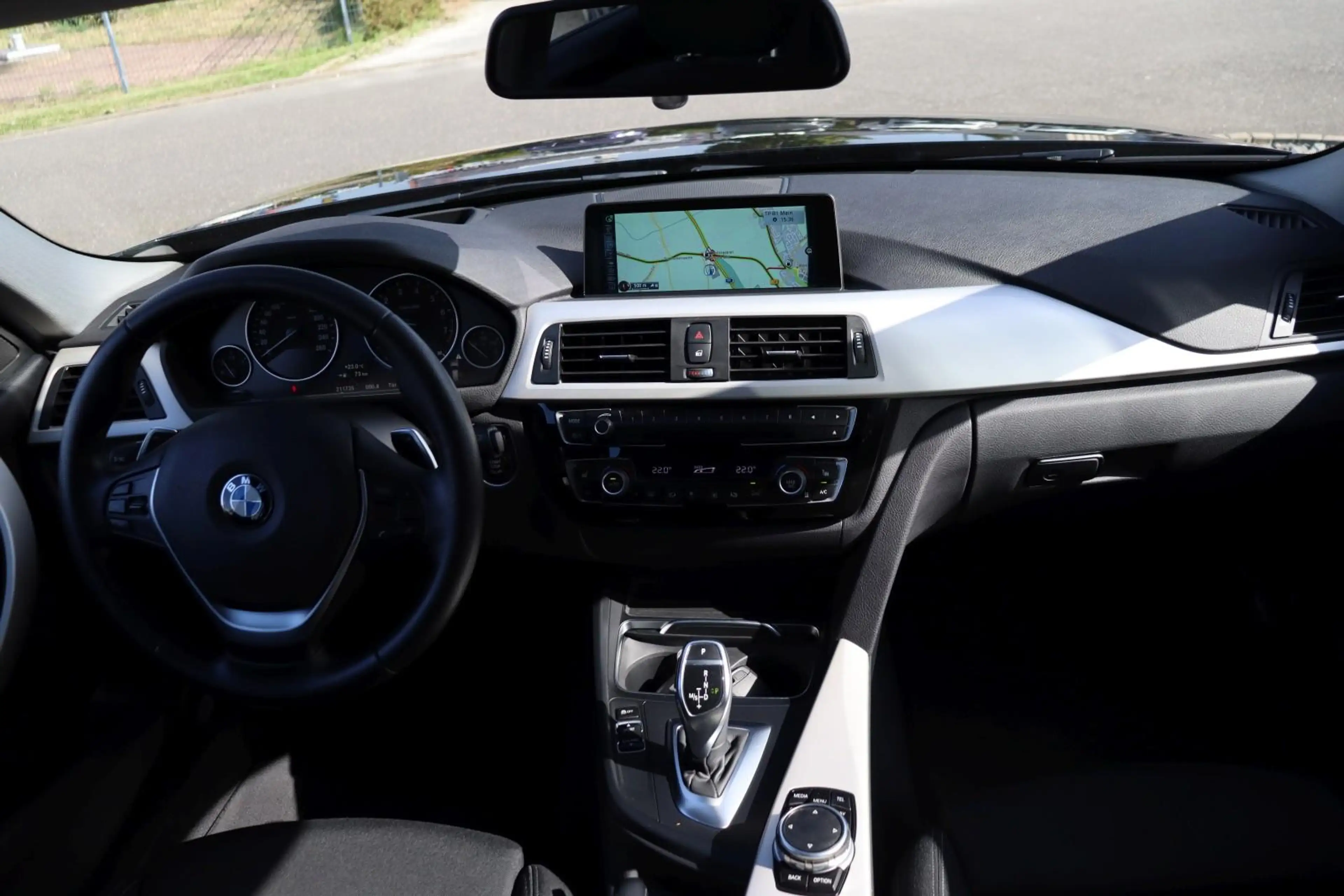 BMW 330 i xDrive Advantage +INNOVATION+NAVI+LED+HEAD-UP+ — photo 12