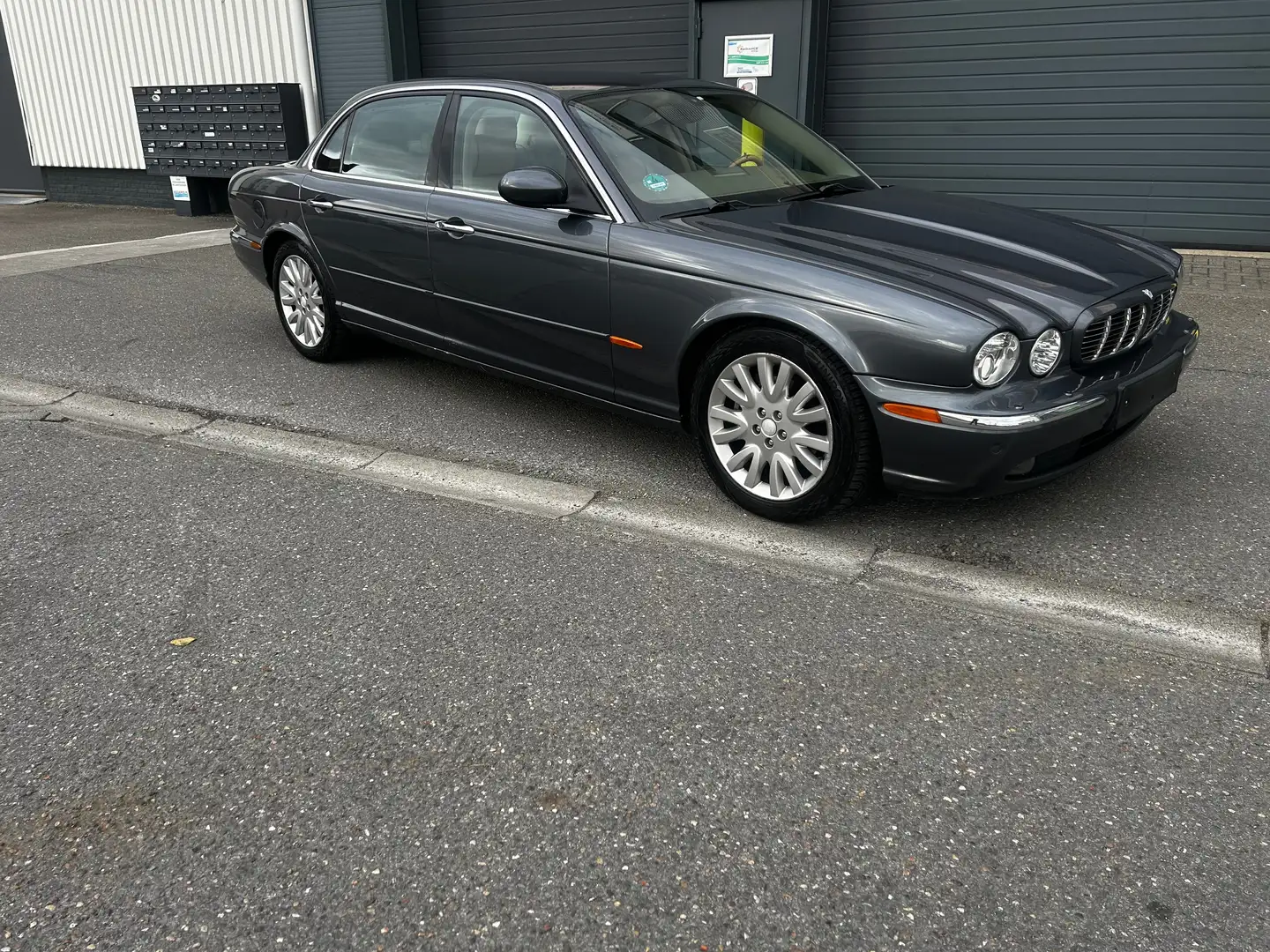 Jaguar XJ XJ V8 4.2L 299hp Gris - 2