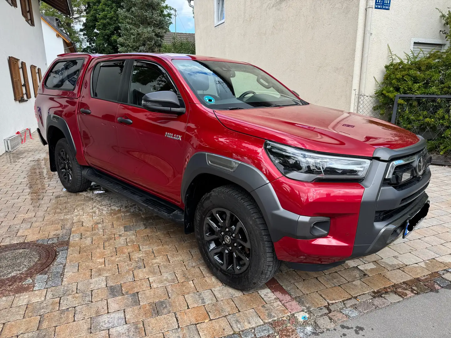 Toyota Hilux 2,8D Invincible 4x4 DoCab Atm. viele Extras/Zubeh. Rot - 2
