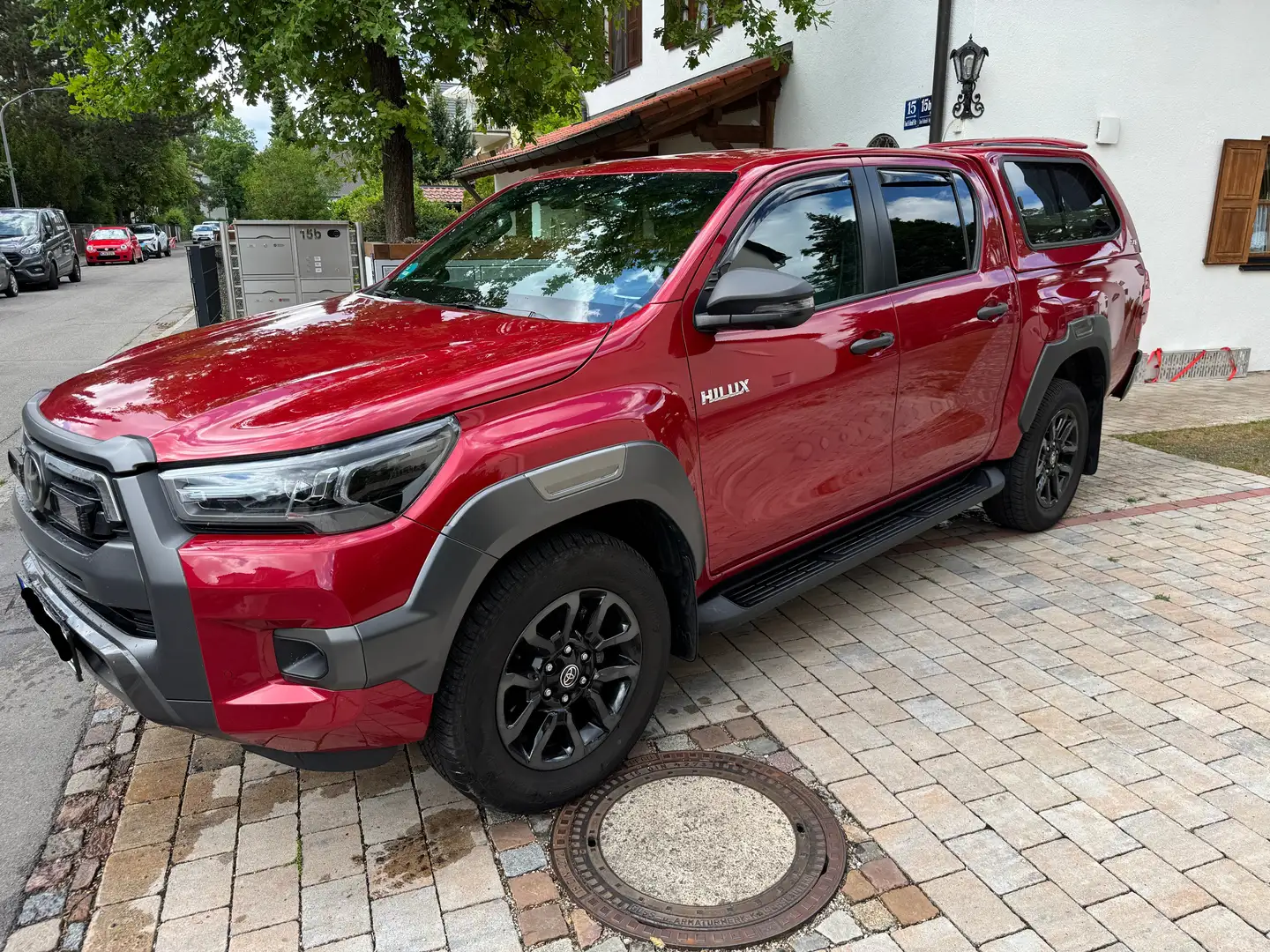Toyota Hilux 2,8D Invincible 4x4 DoCab Atm. viele Extras/Zubeh. Rot - 1