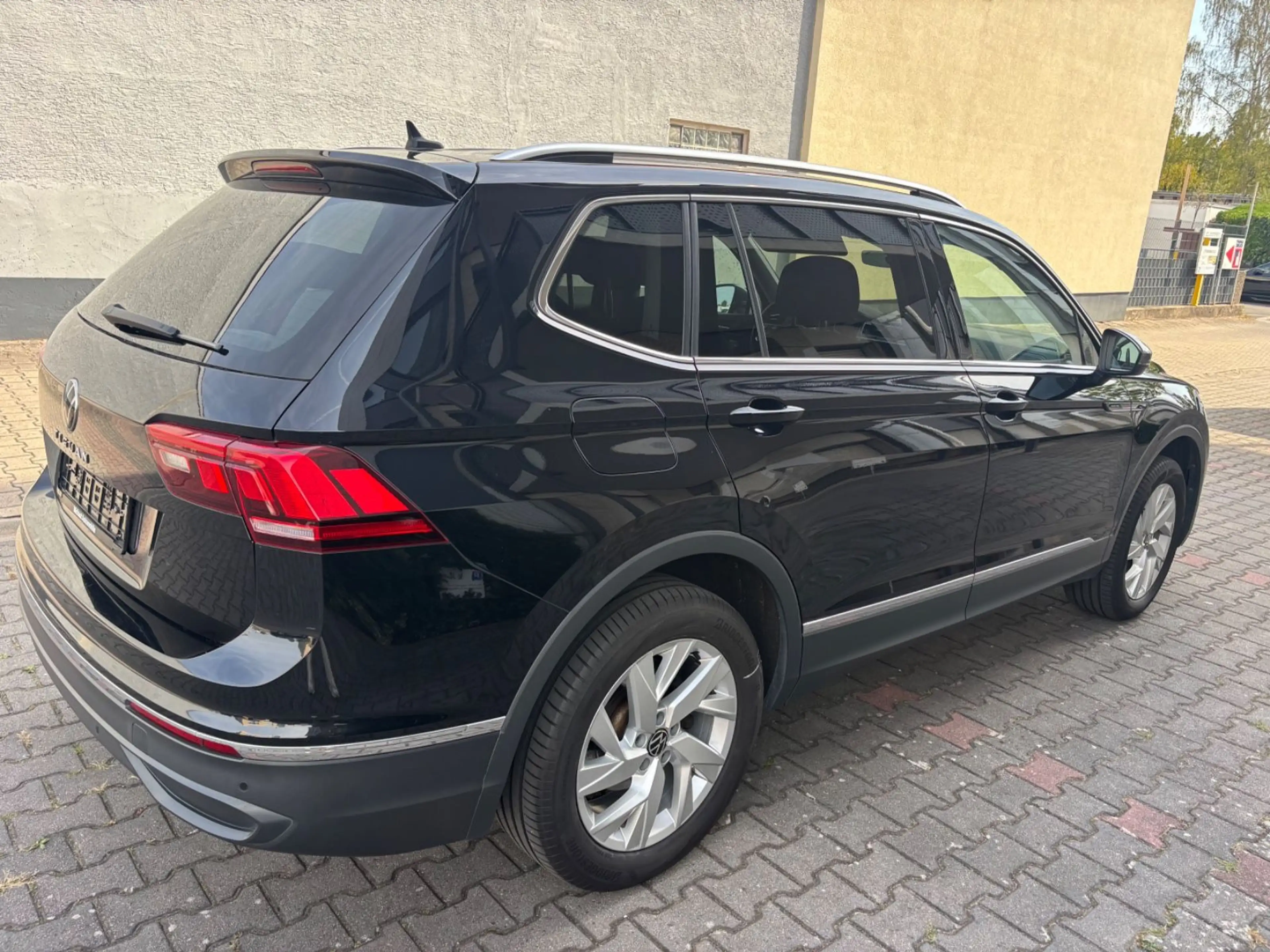 Volkswagen Tiguan Allspace TiguanAllspace/LiFE/ACC/AHK/5 SITZE/HEAD UP/ DIG — photo 4
