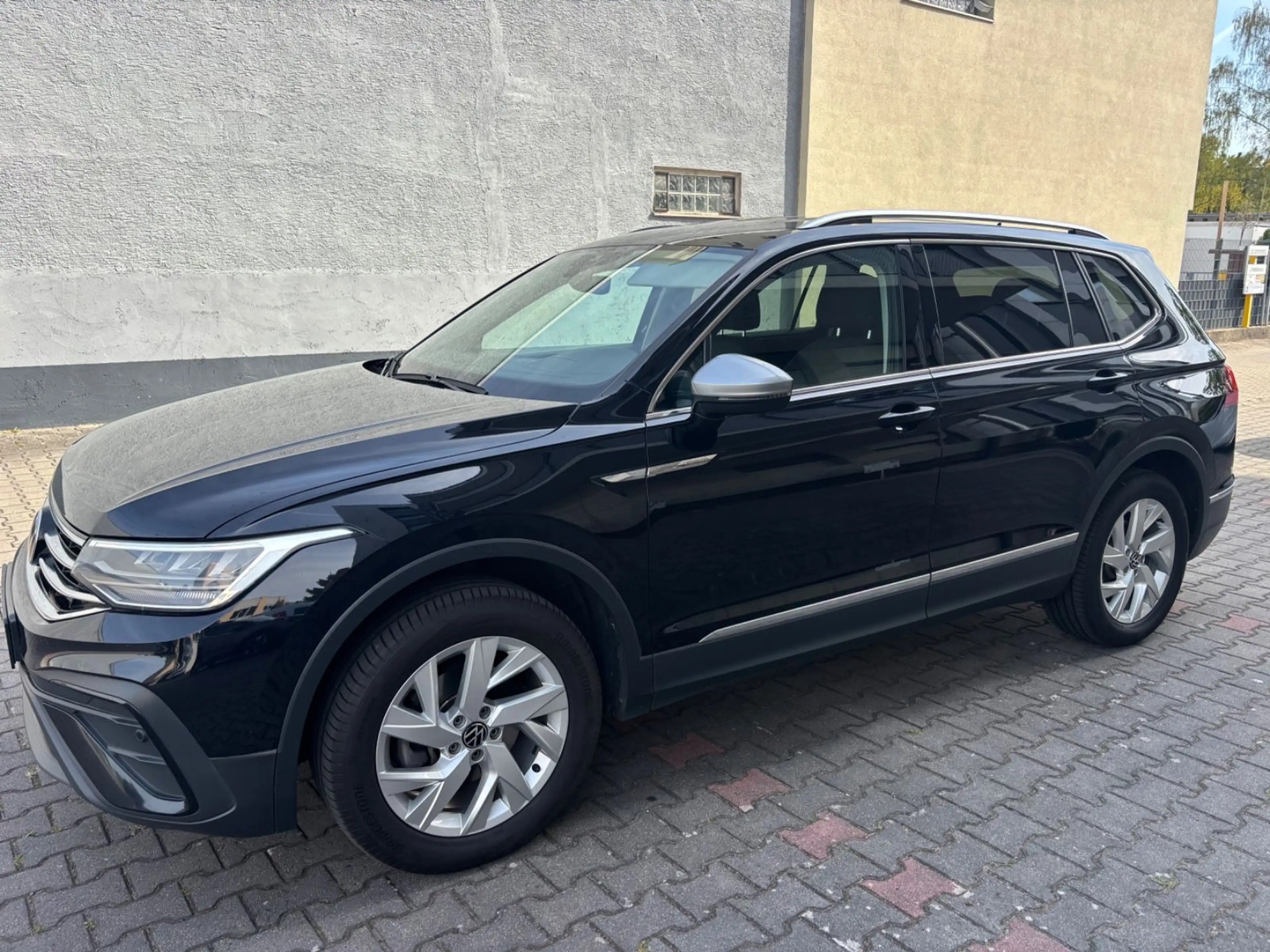 Volkswagen Tiguan Allspace TiguanAllspace/LiFE/ACC/AHK/5 SITZE/HEAD UP/ DIG — photo 2
